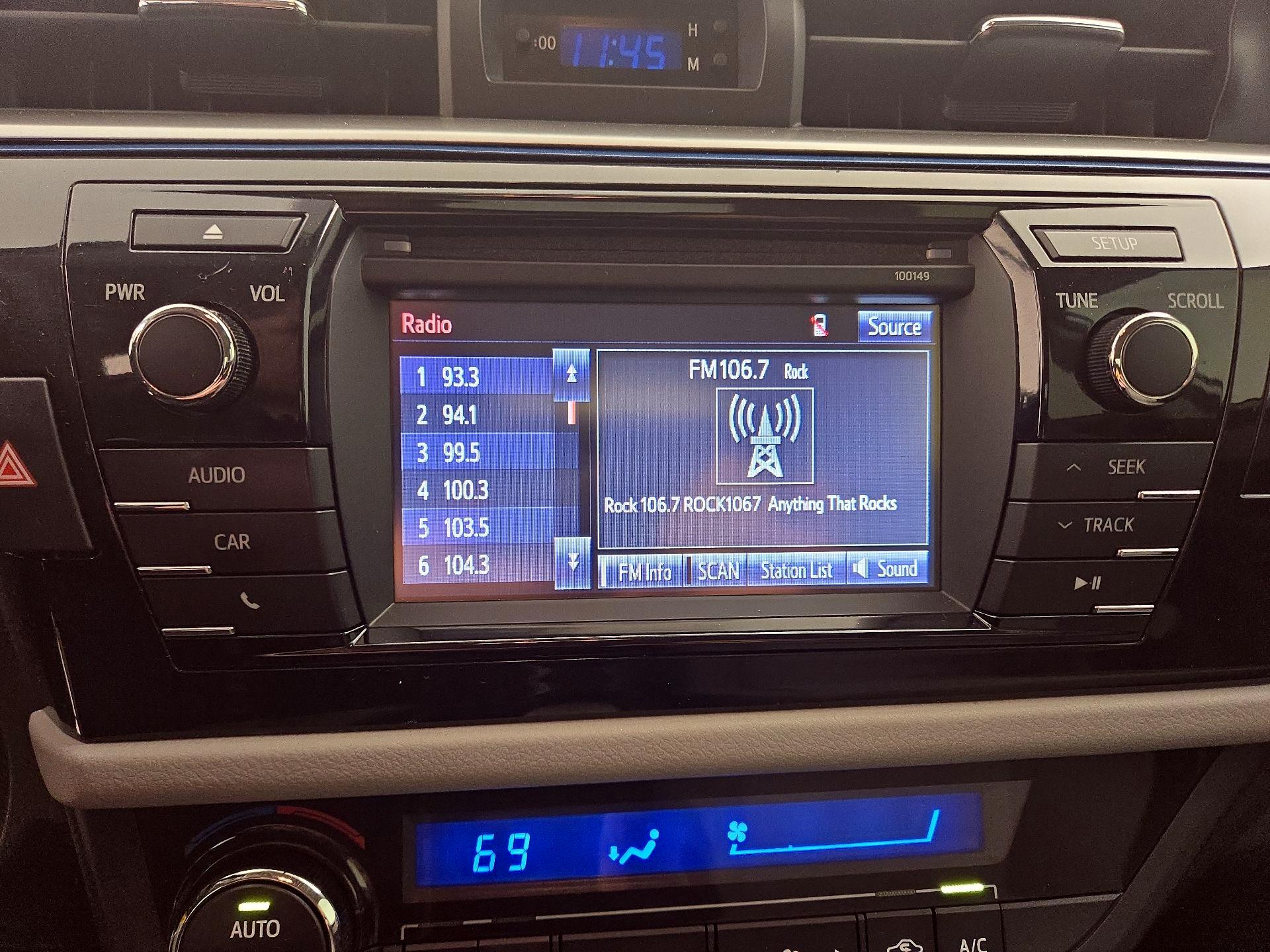 Thumbnail: 2015 Toyota Corolla - 15