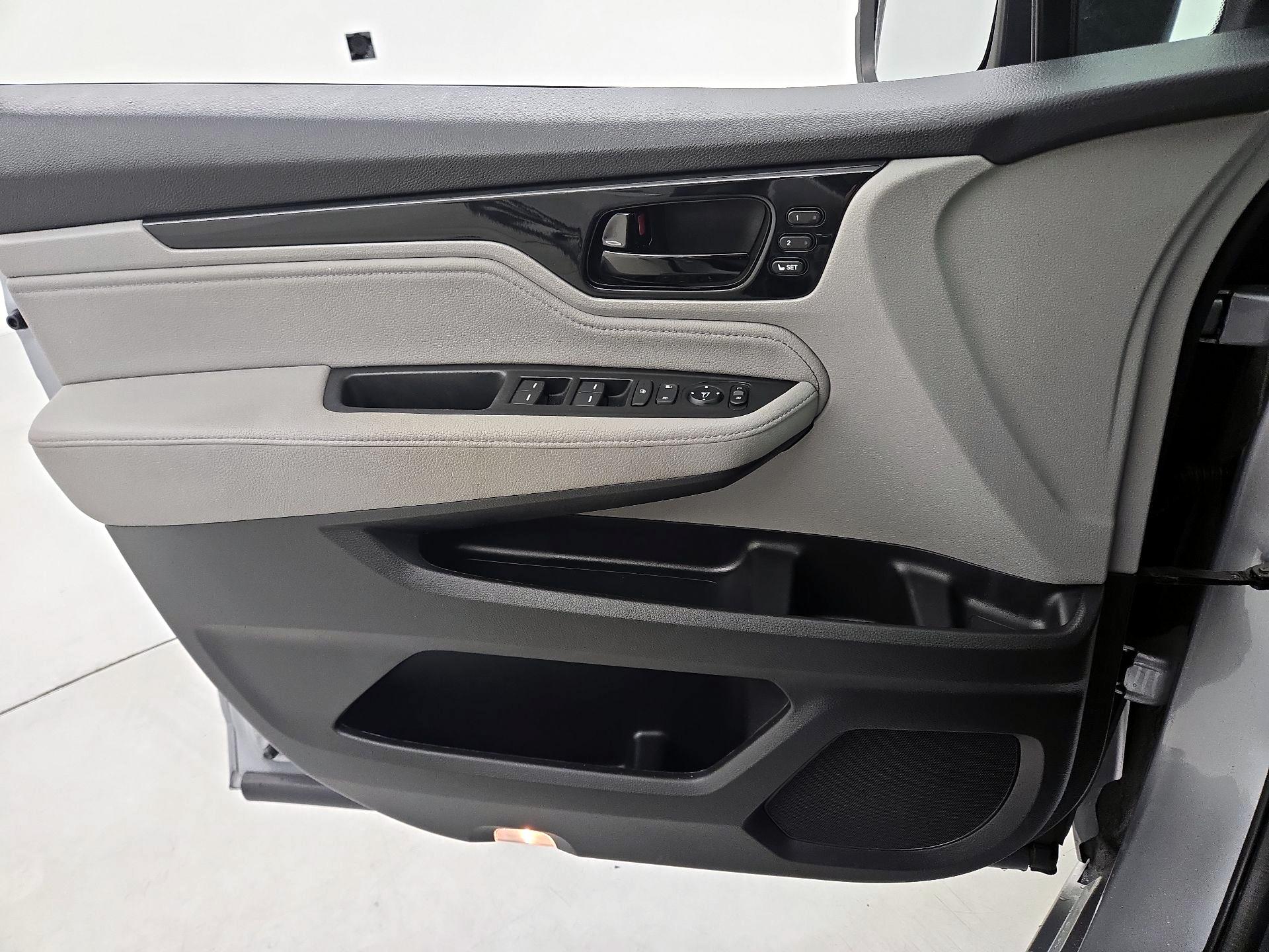 Thumbnail: 2023 Honda Odyssey - 12