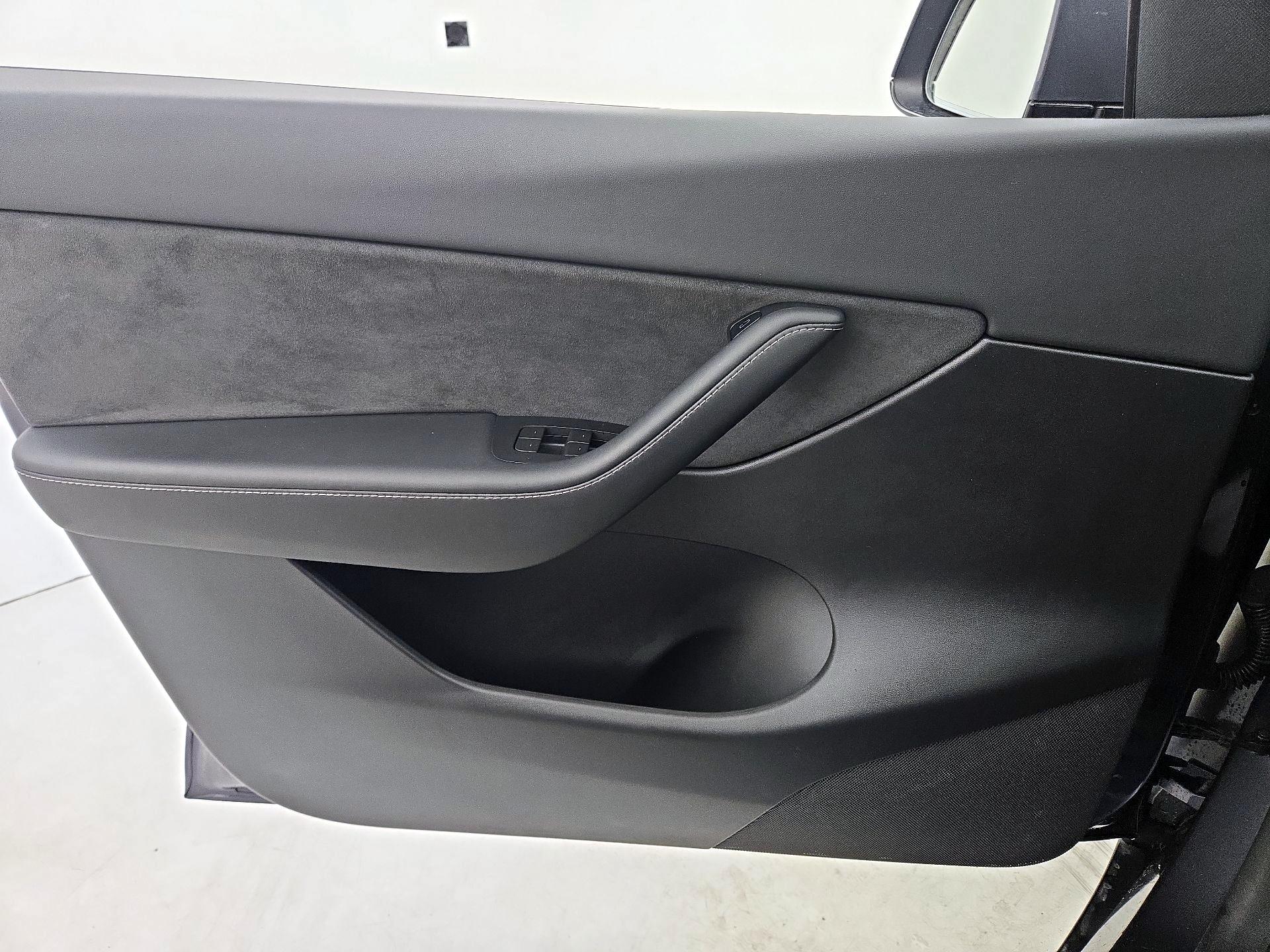 Thumbnail: 2022 Tesla Model Y - 12