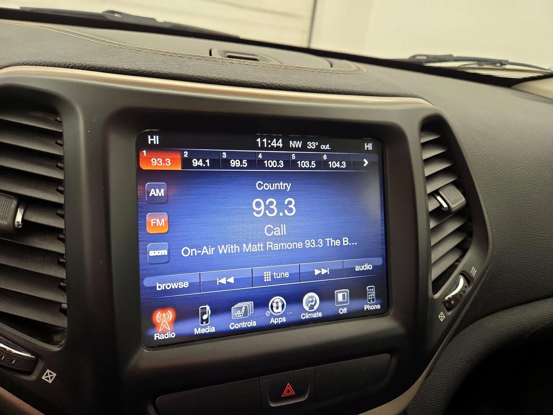 Thumbnail: 2016 Jeep Cherokee - 15