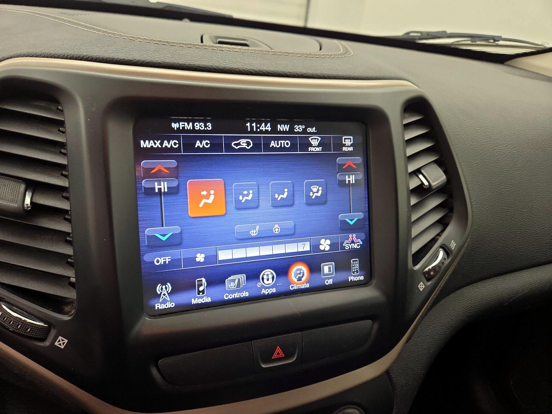 Thumbnail: 2016 Jeep Cherokee - 16