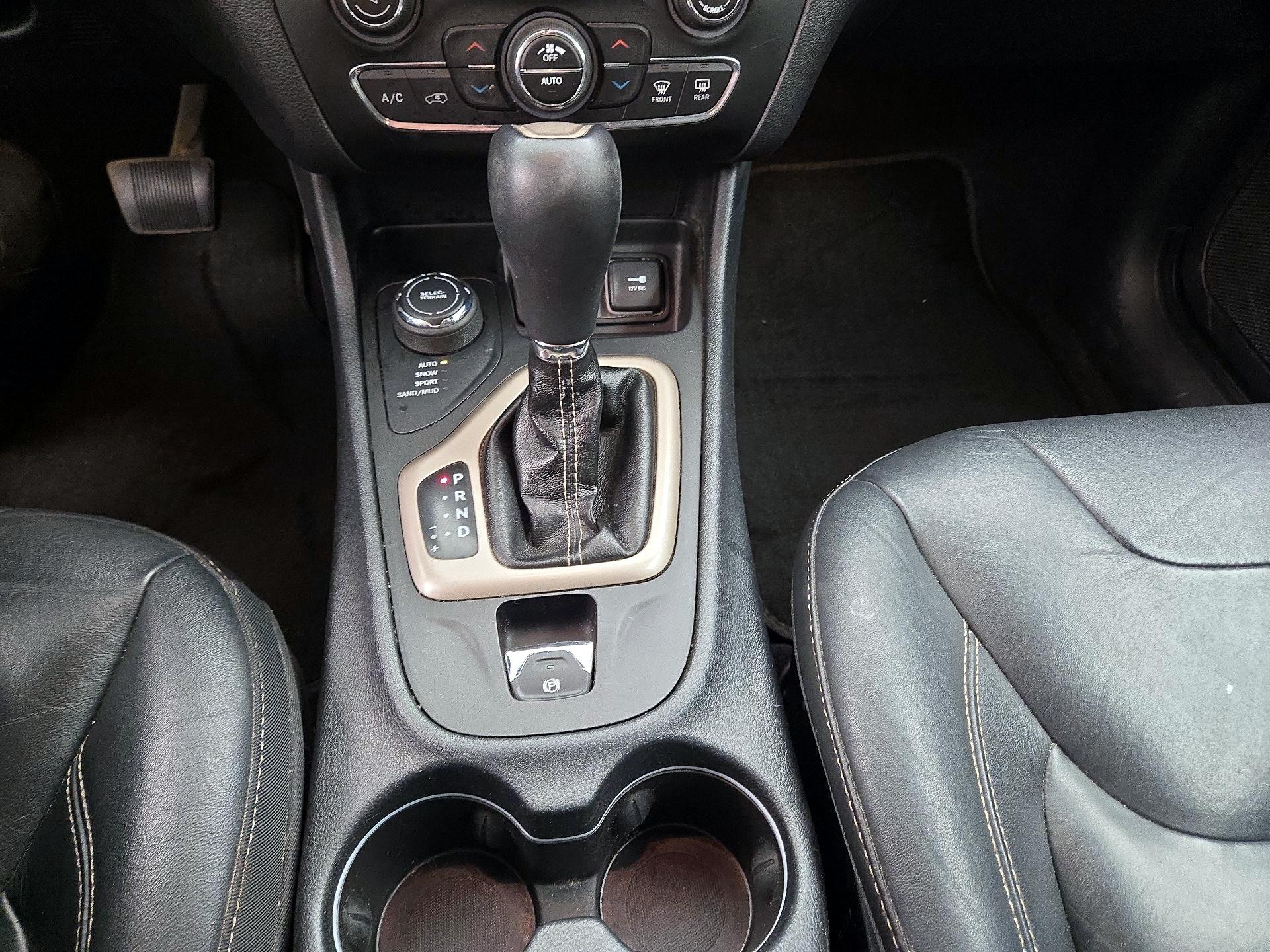 Thumbnail: 2016 Jeep Cherokee - 17