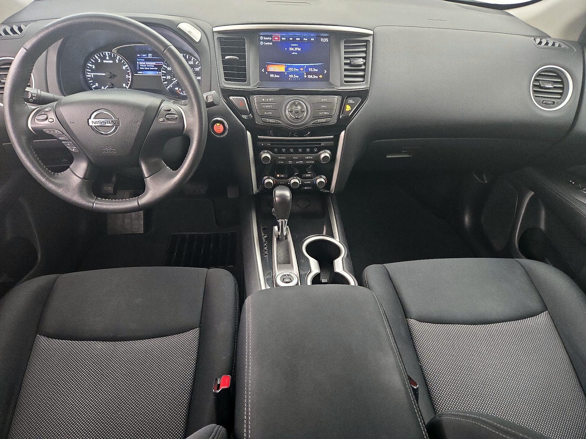 Thumbnail: 2017 Nissan Pathfinder - 9