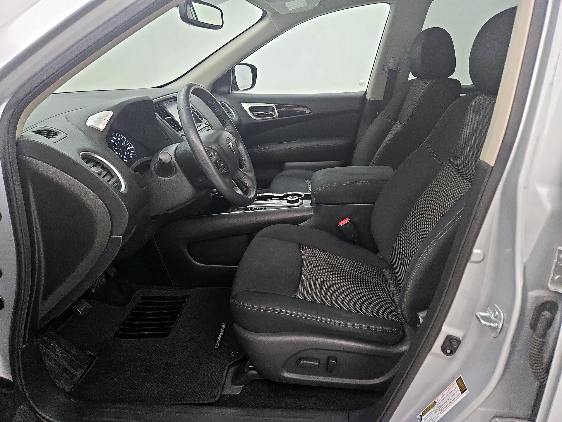 Thumbnail: 2017 Nissan Pathfinder - 11