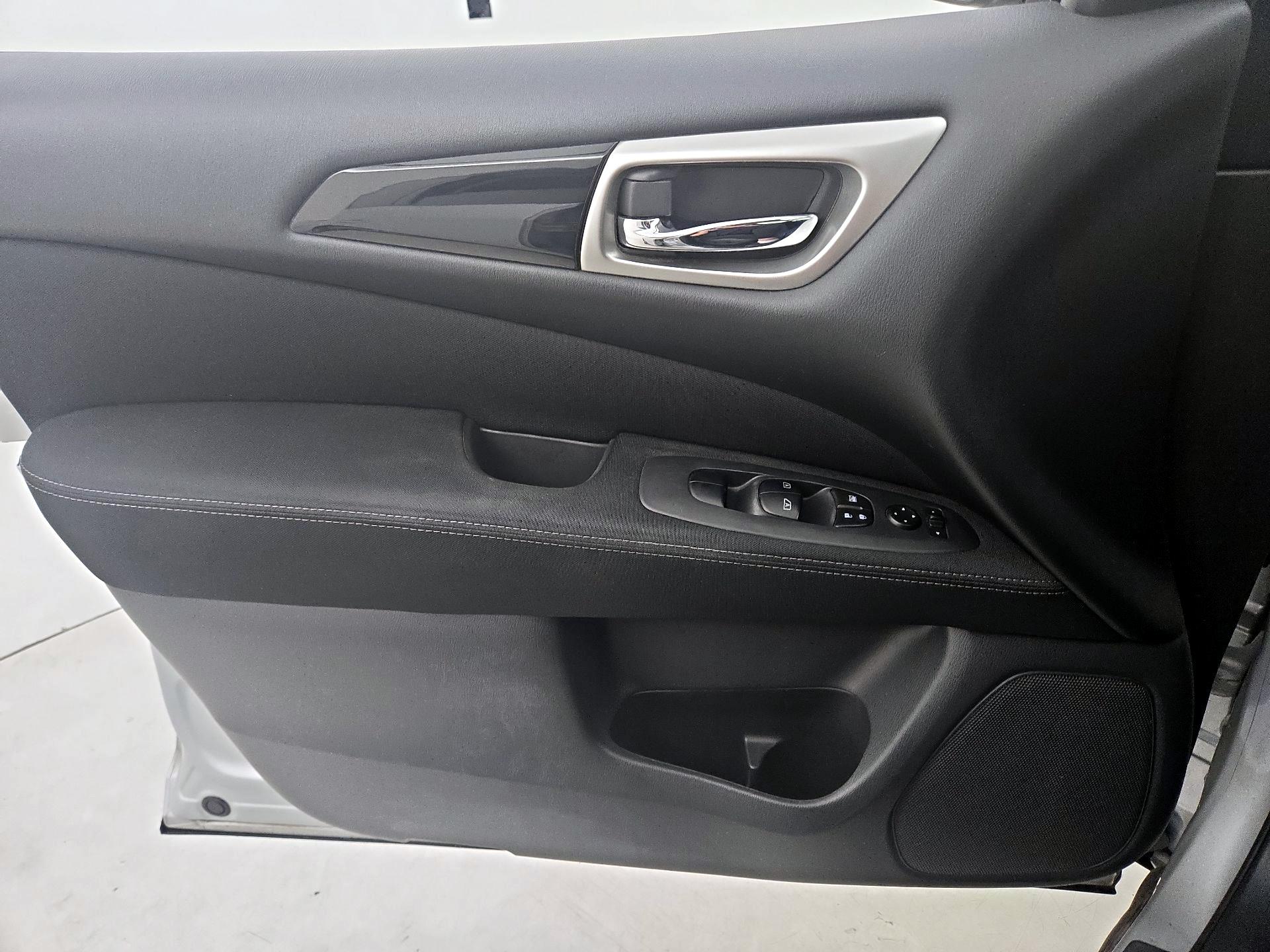 Thumbnail: 2017 Nissan Pathfinder - 12