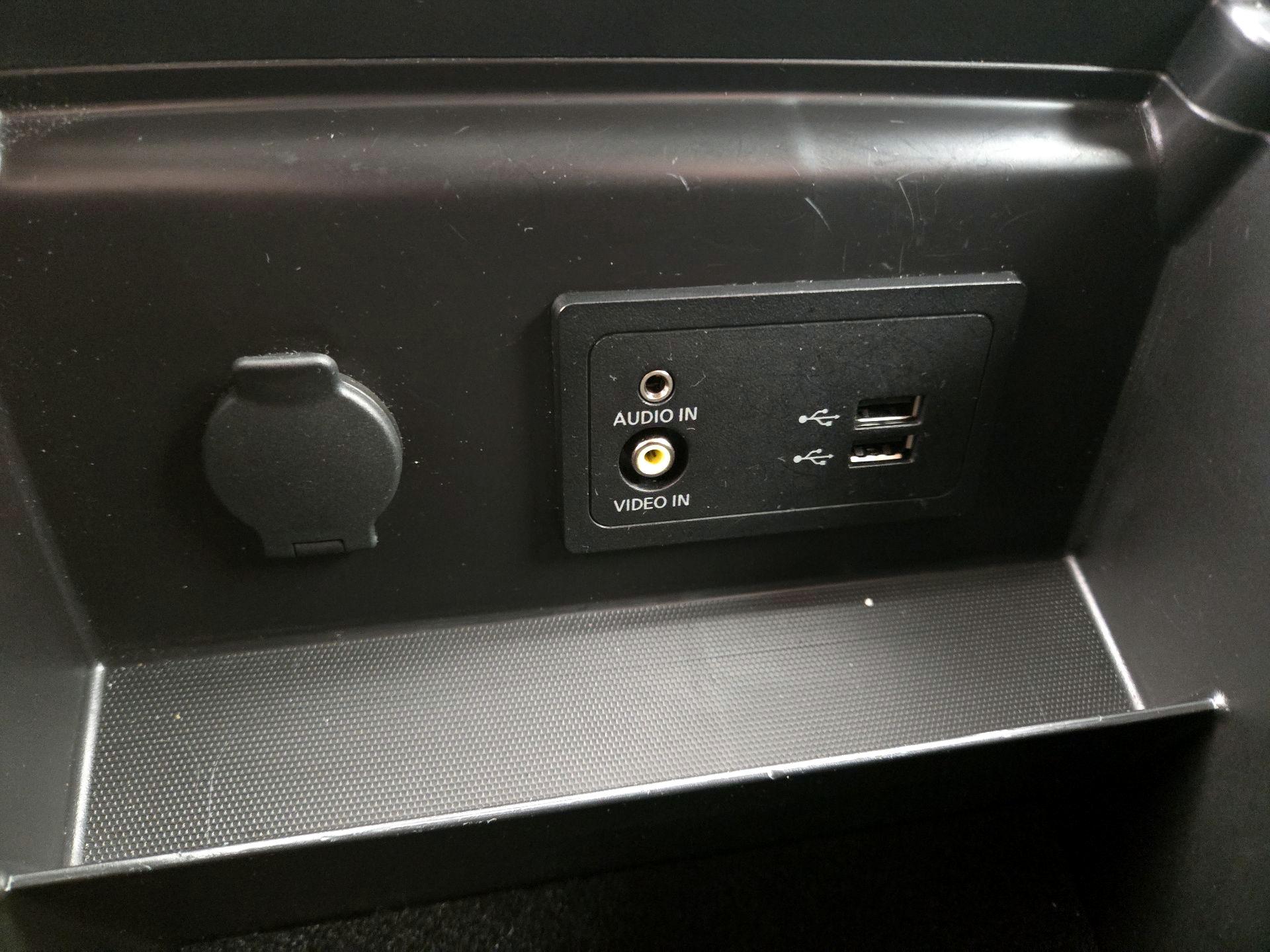 Thumbnail: 2017 Nissan Pathfinder - 18