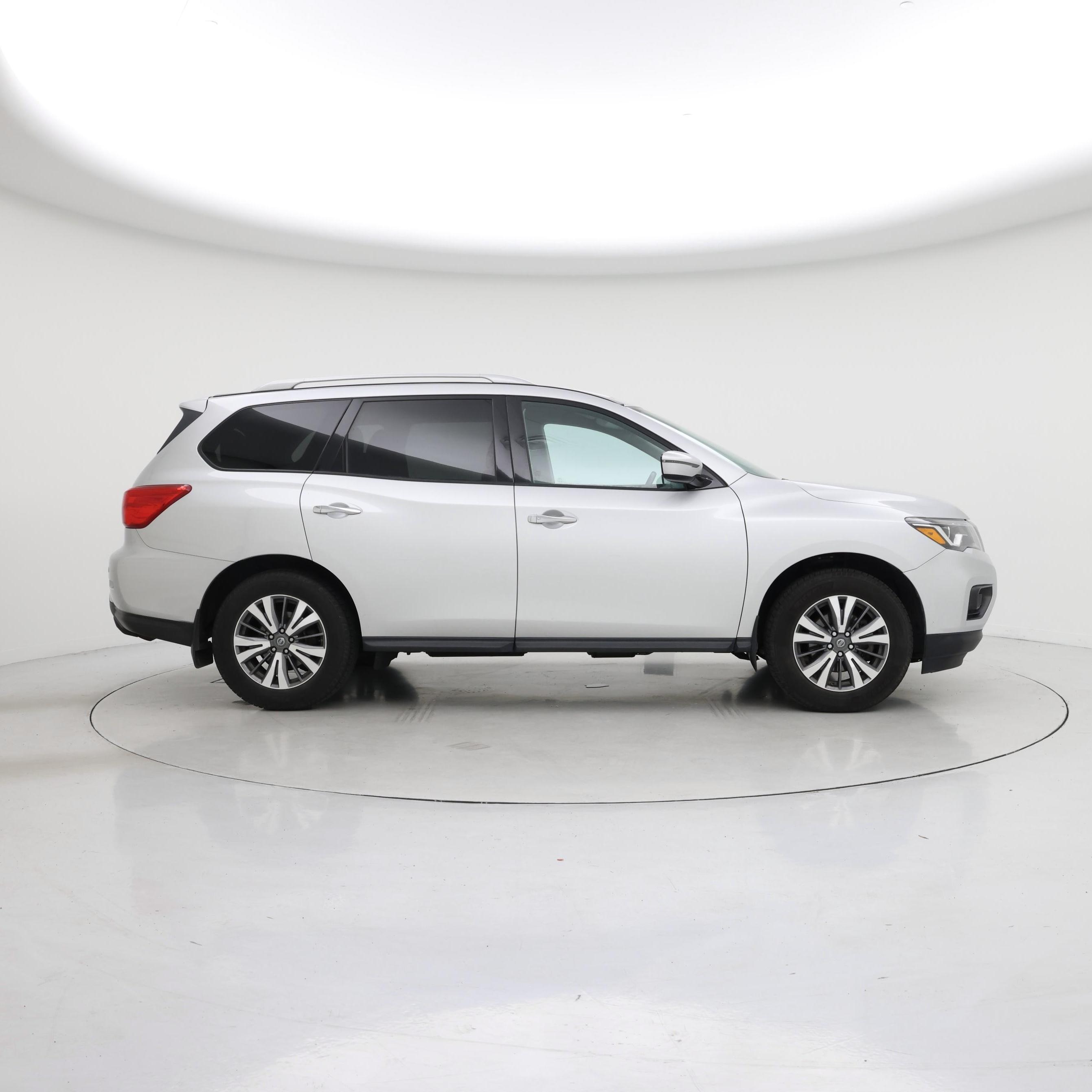 Thumbnail: 2017 Nissan Pathfinder - 7