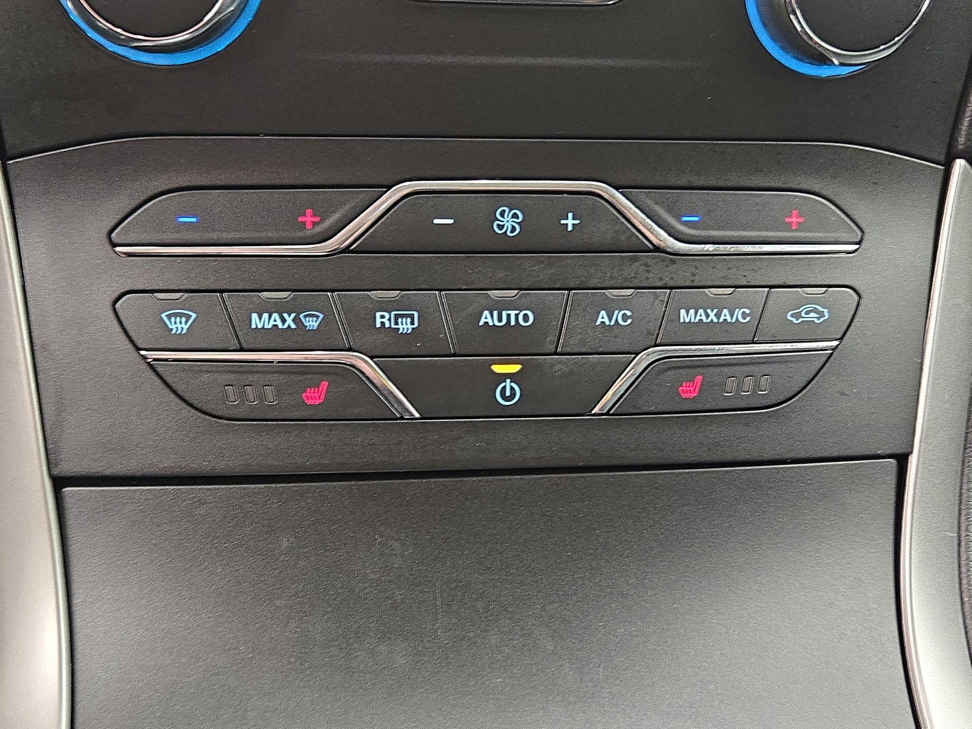 Thumbnail: 2019 Ford Edge - 17