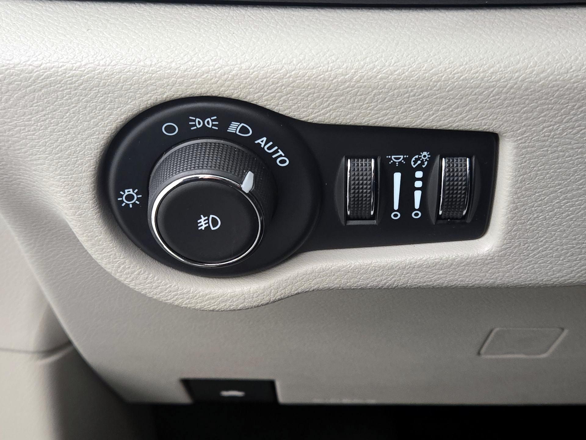 Thumbnail: 2024 Chrysler Pacifica - 13