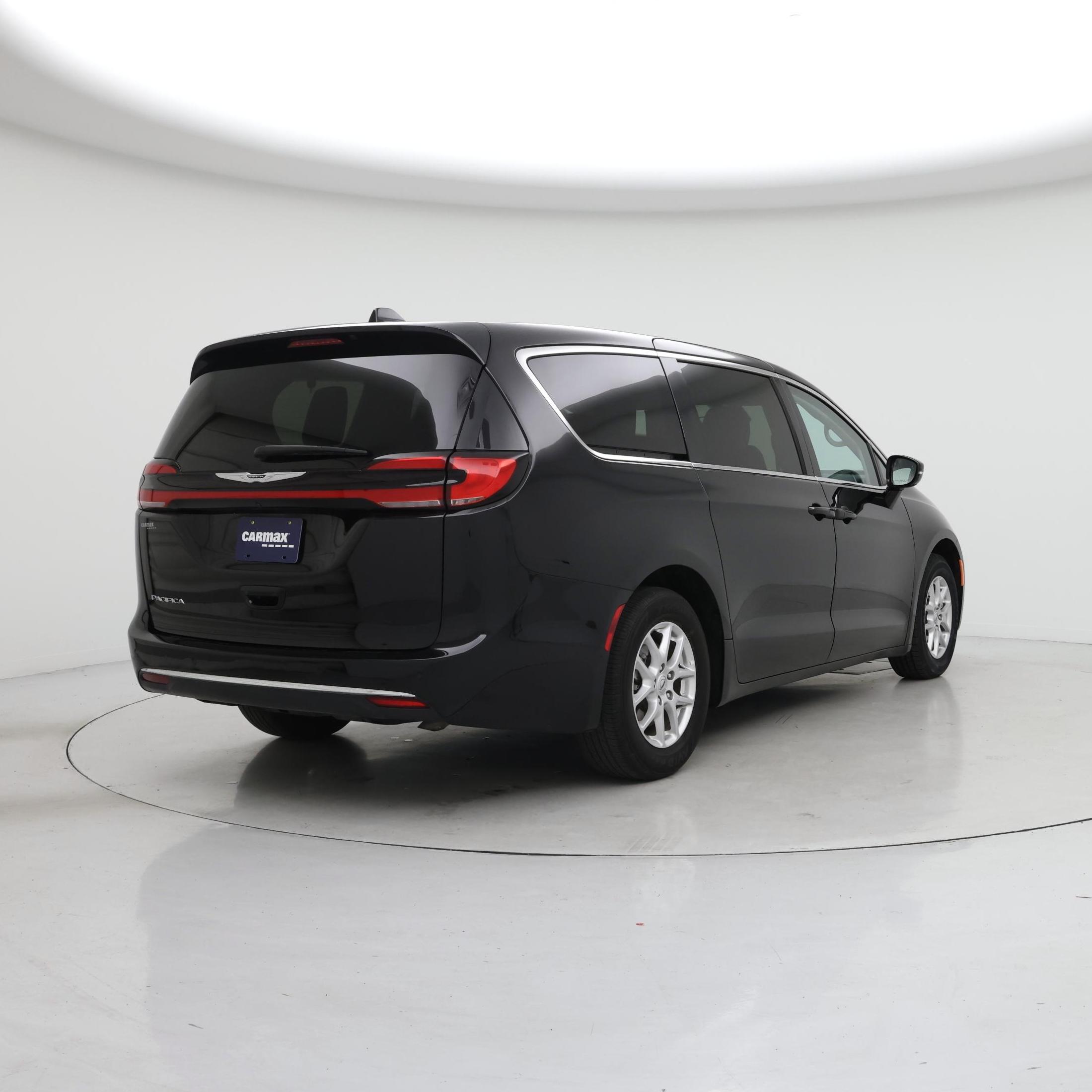 Thumbnail: 2024 Chrysler Pacifica - 8