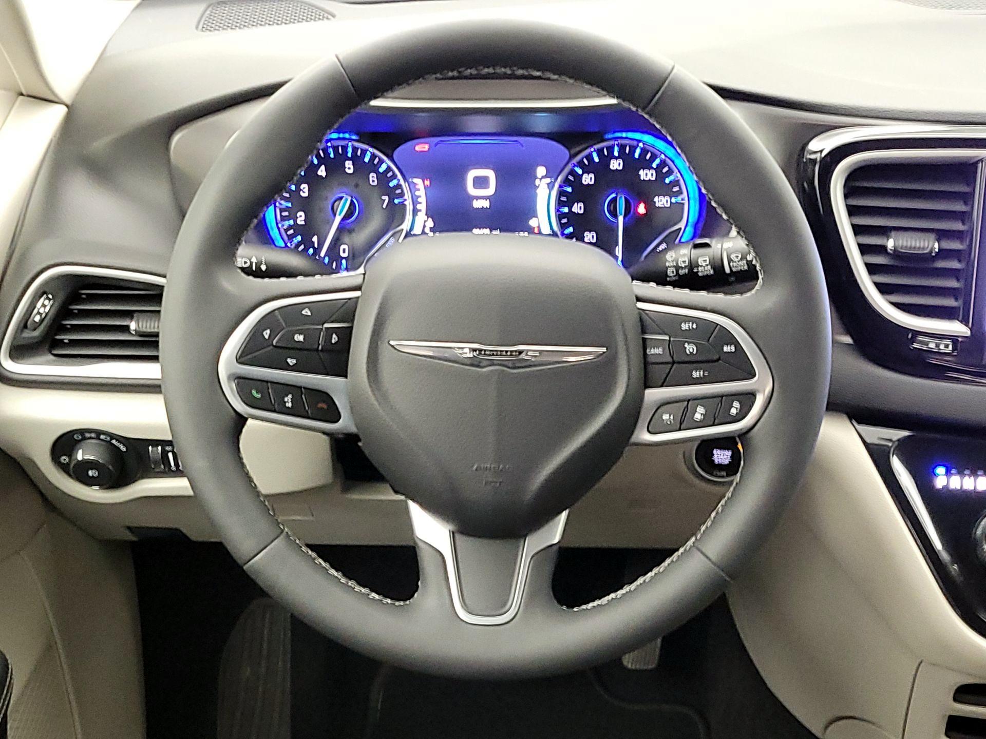 Thumbnail: 2024 Chrysler Pacifica - 10