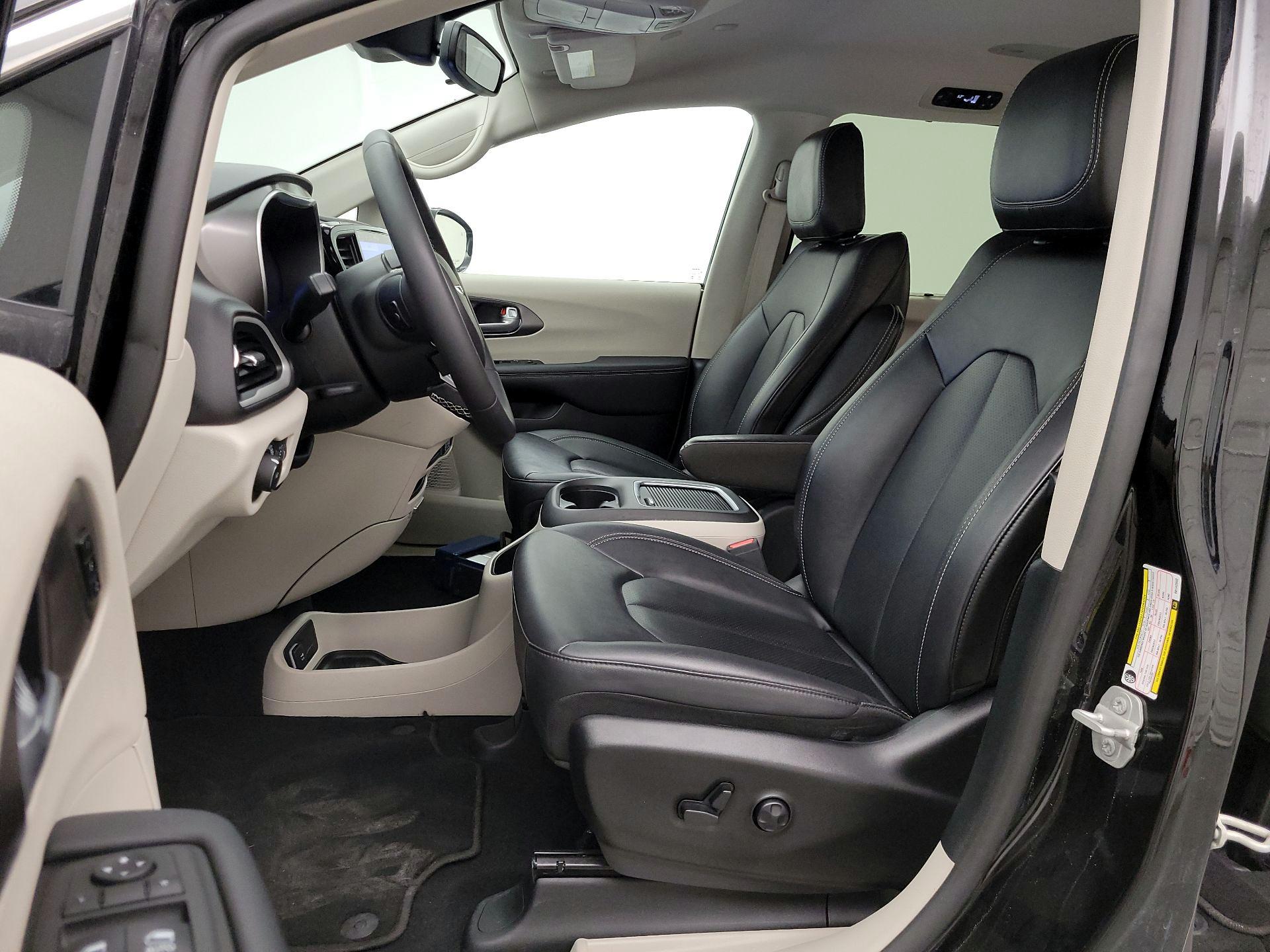 Thumbnail: 2024 Chrysler Pacifica - 11