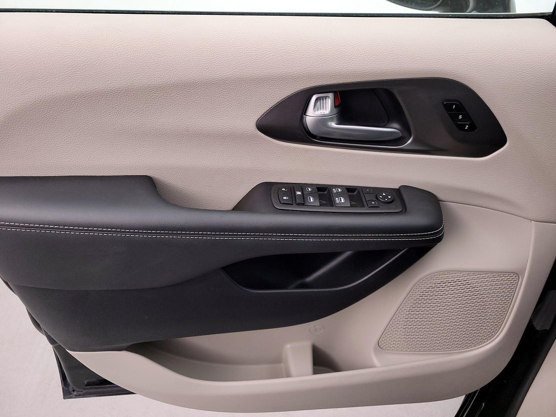 Thumbnail: 2024 Chrysler Pacifica - 12