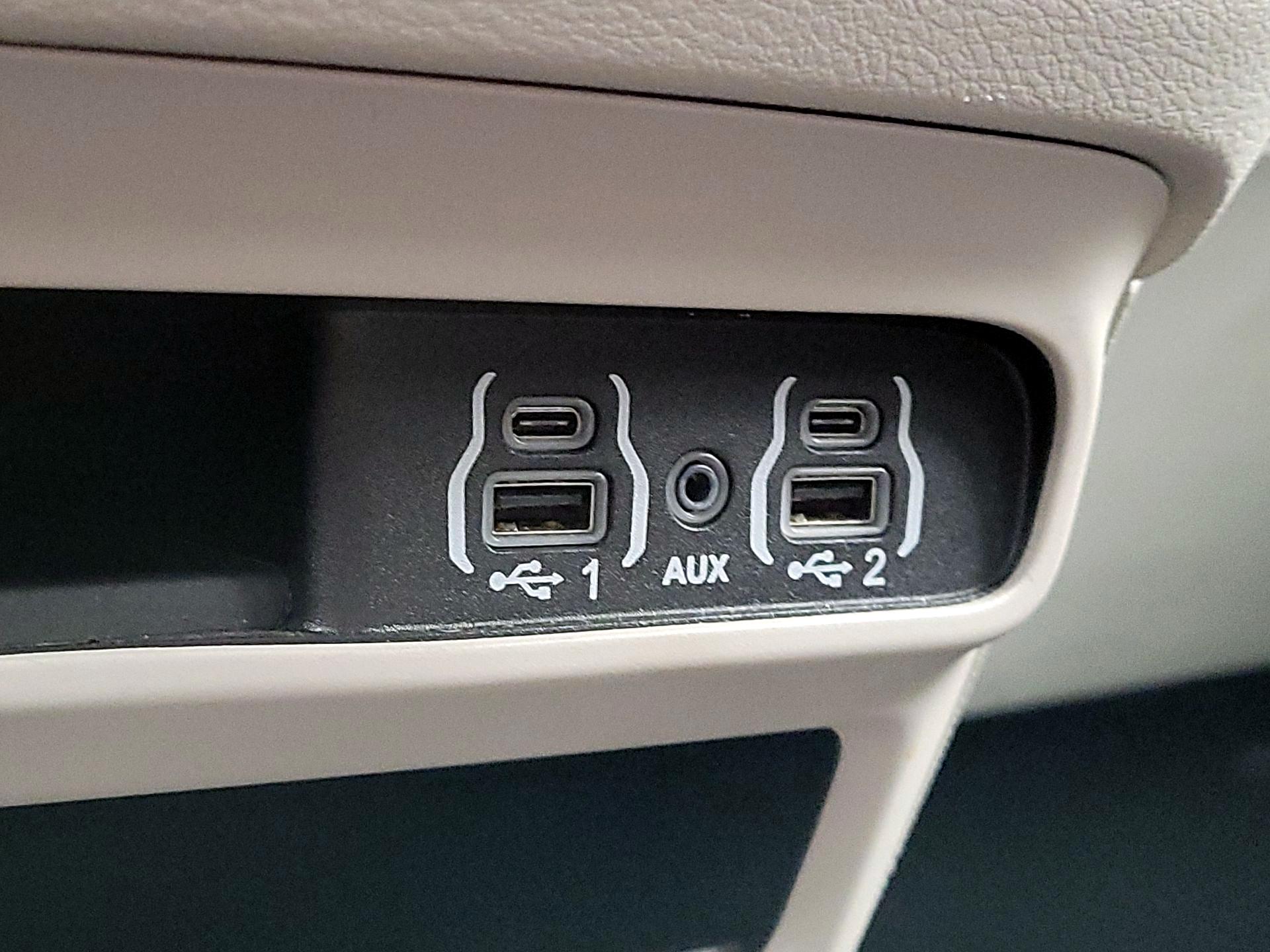 Thumbnail: 2024 Chrysler Pacifica - 18