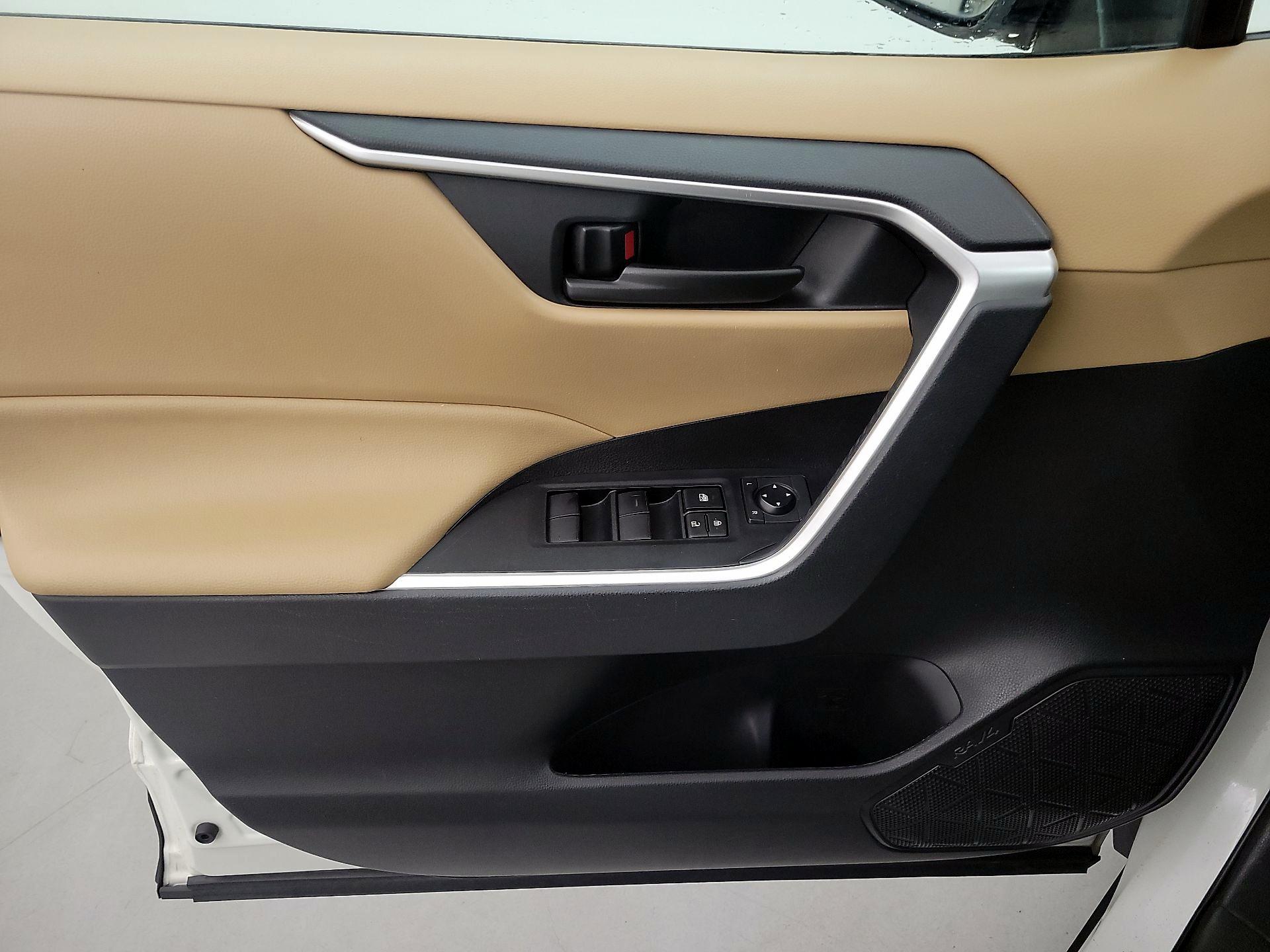 Thumbnail: 2022 Toyota RAV4 - 12