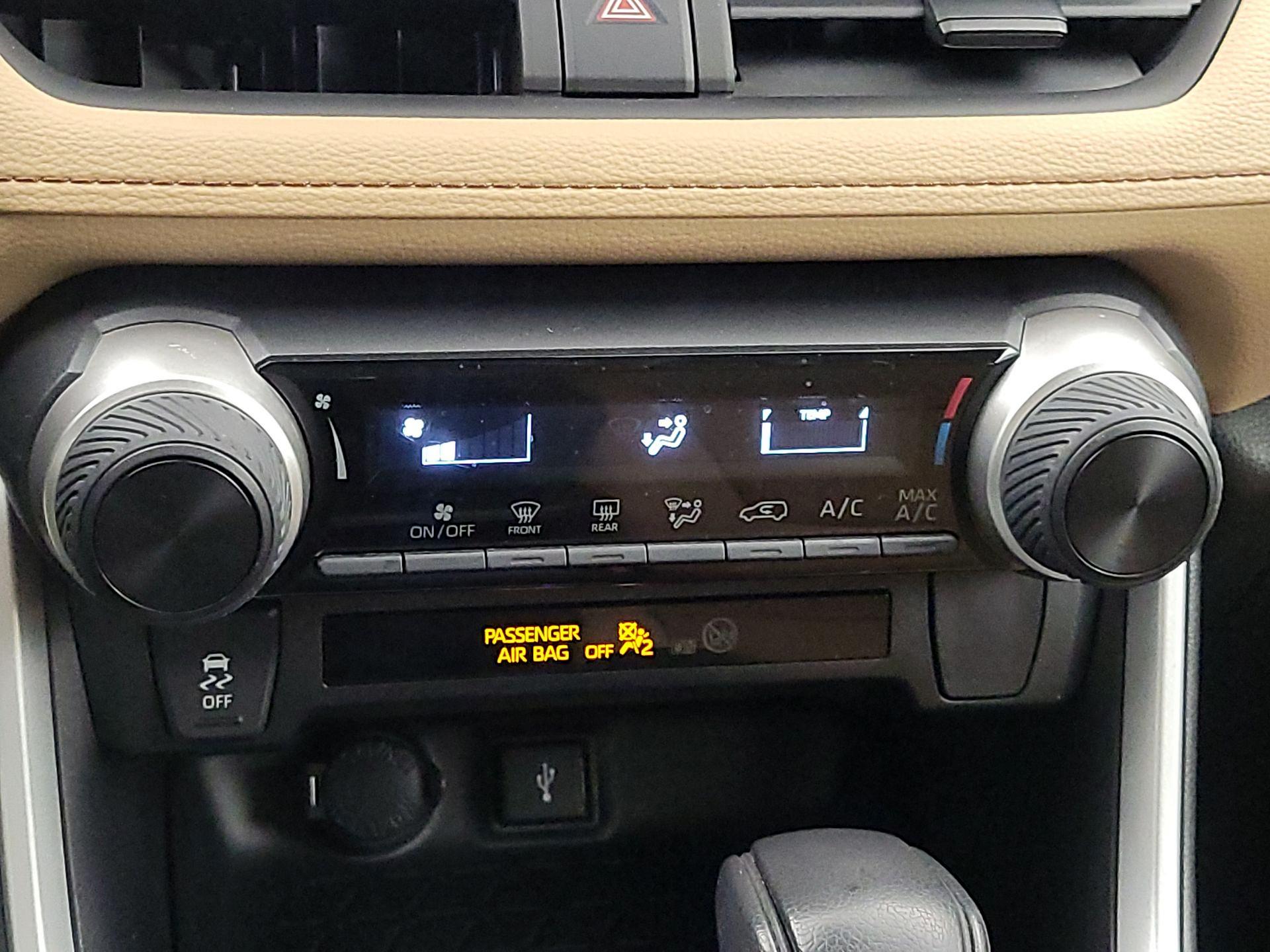 Thumbnail: 2022 Toyota RAV4 - 17