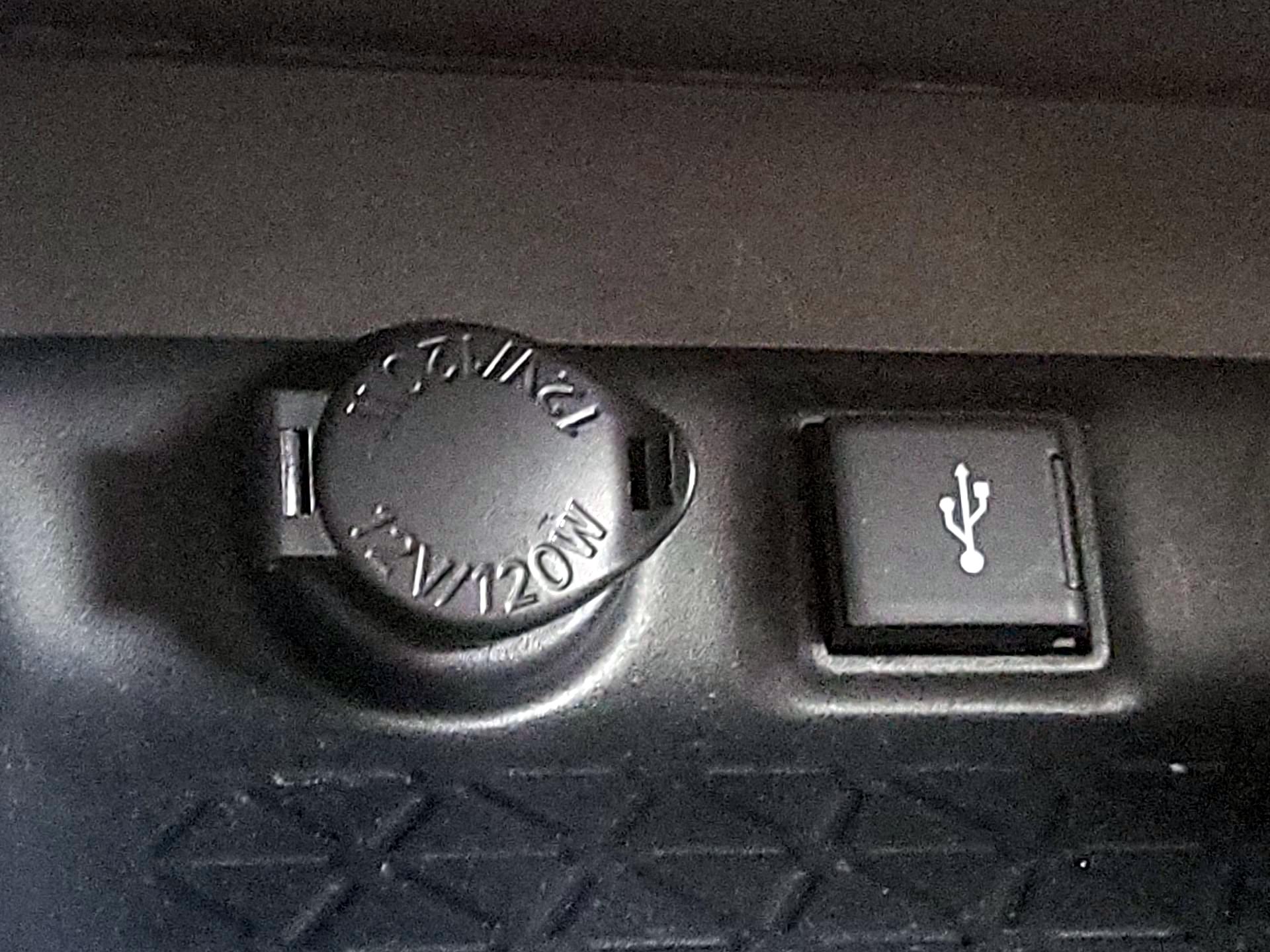 Thumbnail: 2022 Toyota RAV4 - 19