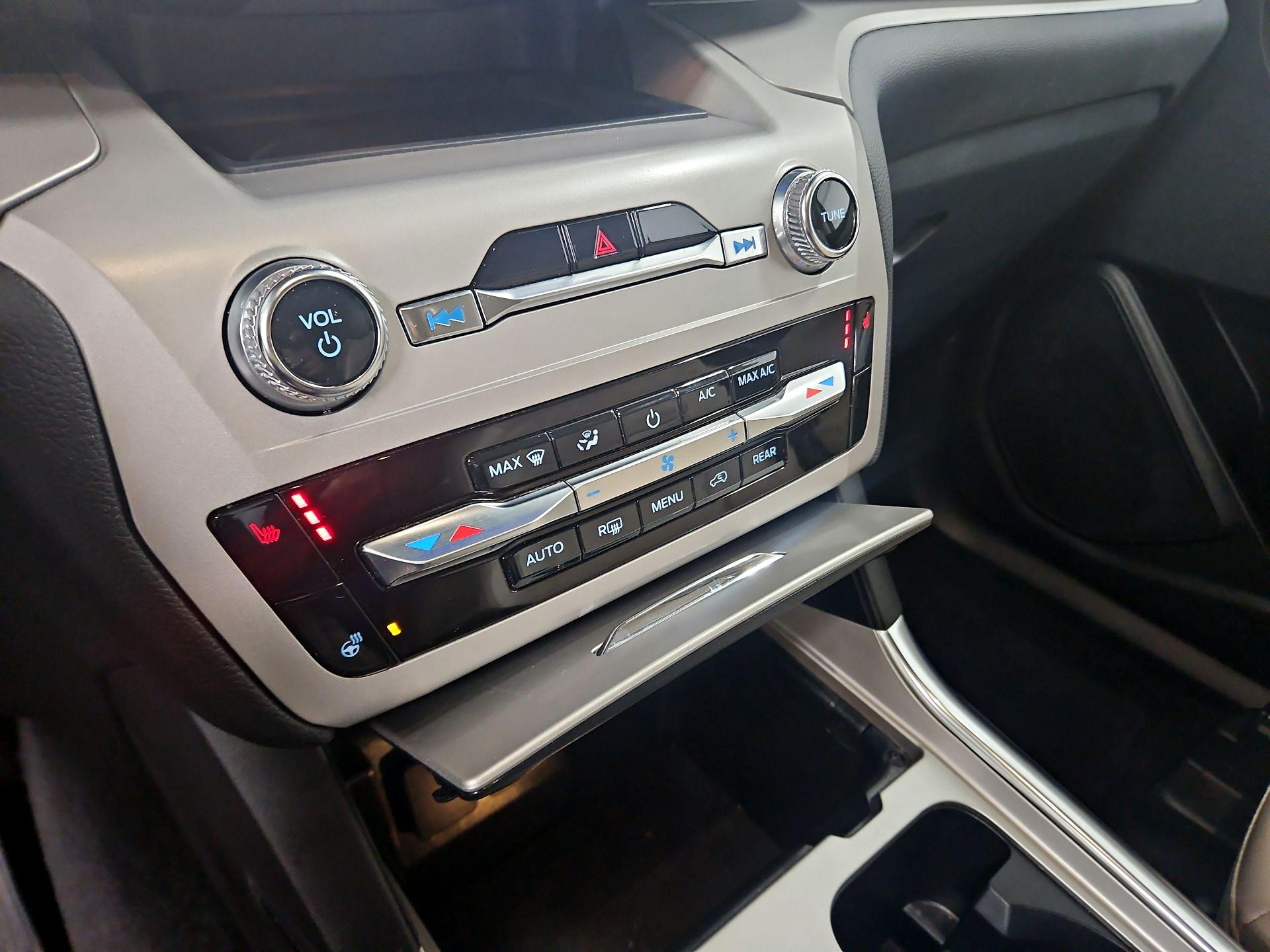 Thumbnail: 2024 Ford Explorer - 16