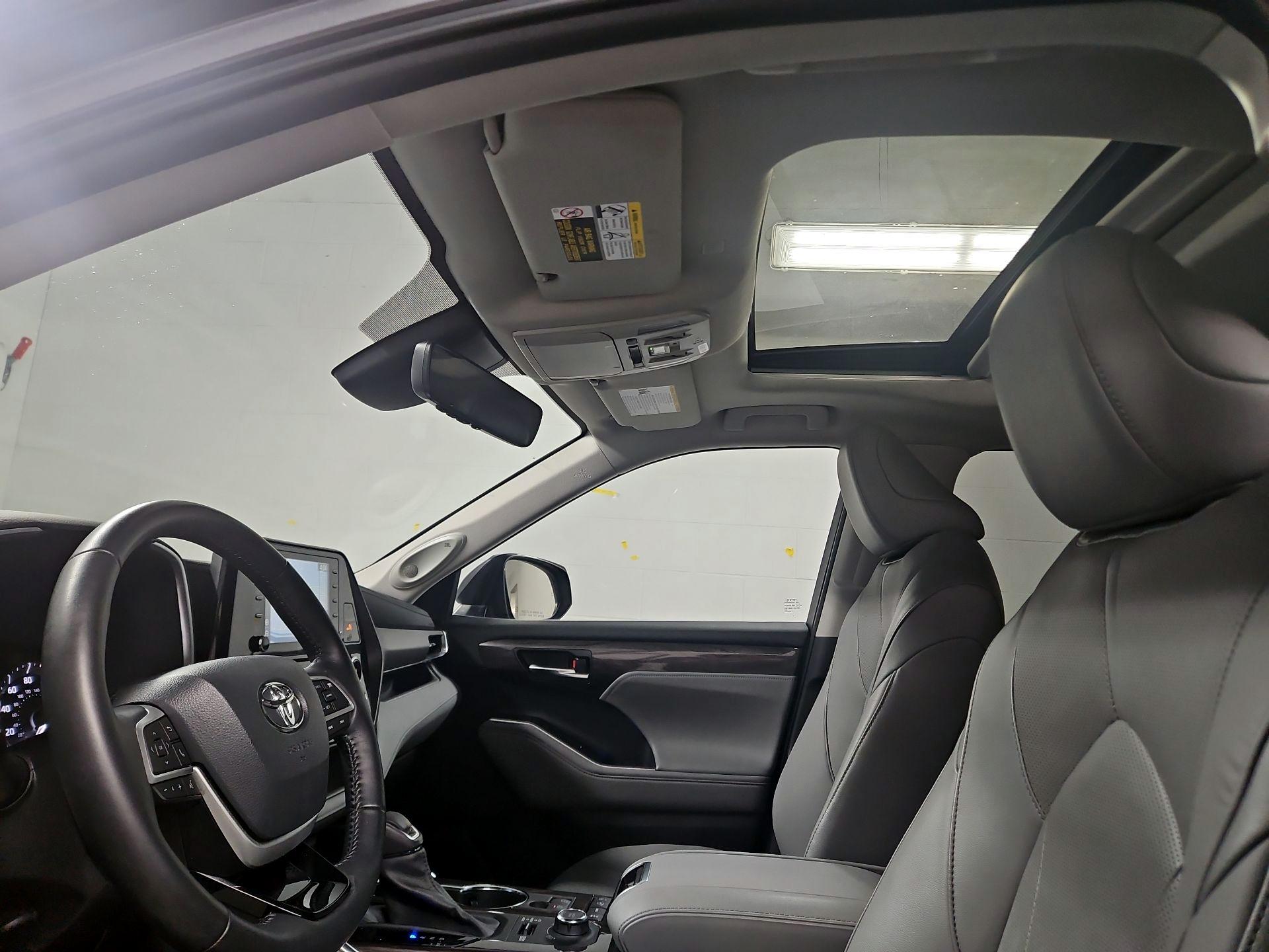 Thumbnail: 2022 Toyota Highlander - 20