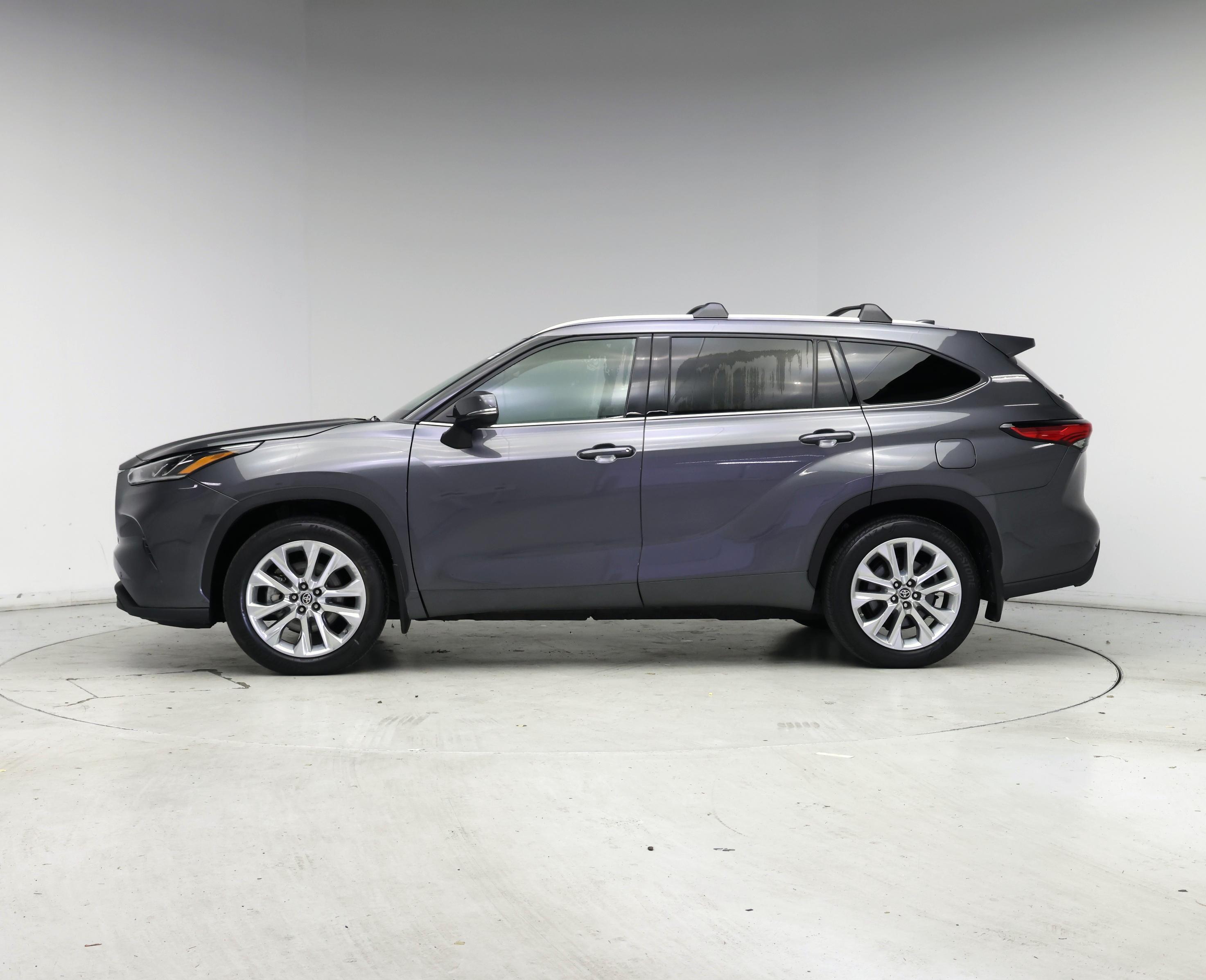 Thumbnail: 2022 Toyota Highlander - 3