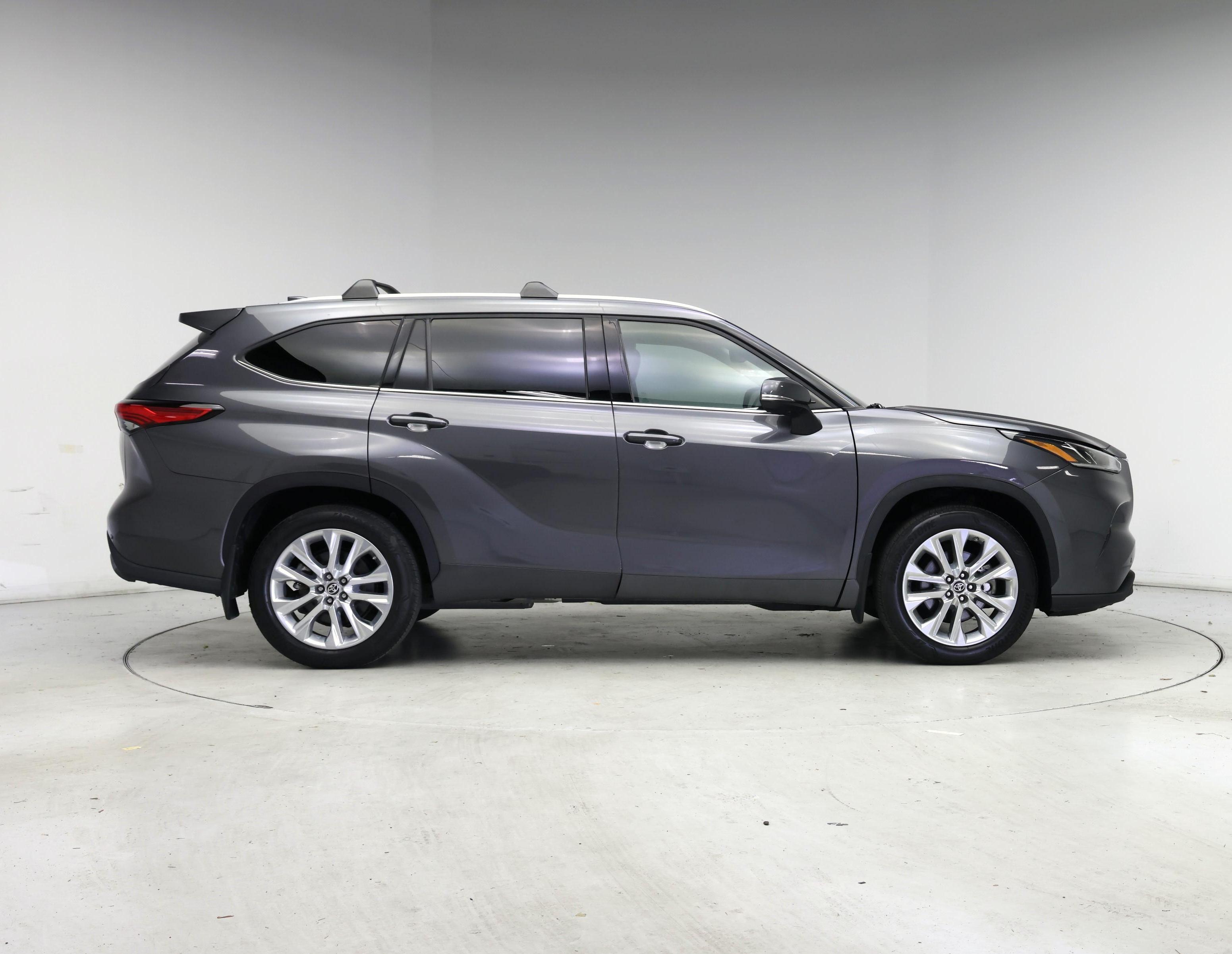 Thumbnail: 2022 Toyota Highlander - 7