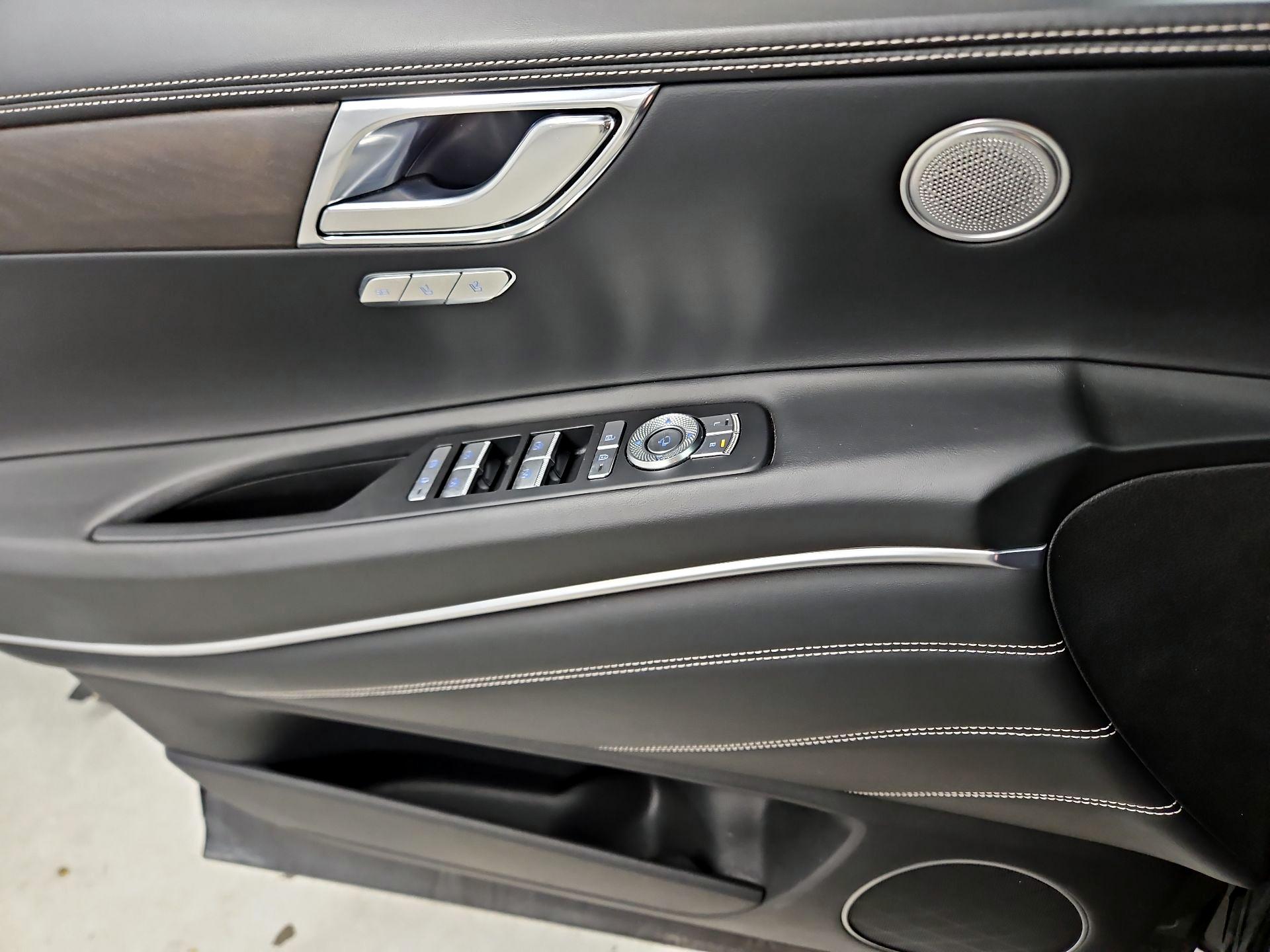 Thumbnail: 2024 Genesis GV80 - 12