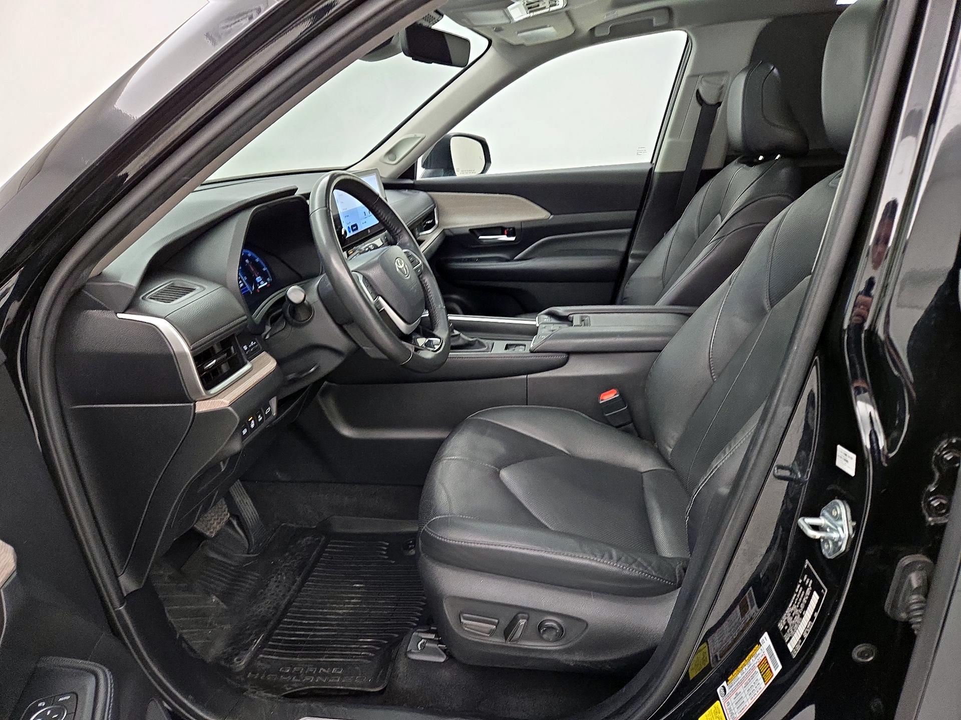 Thumbnail: 2024 Toyota Highlander - 11