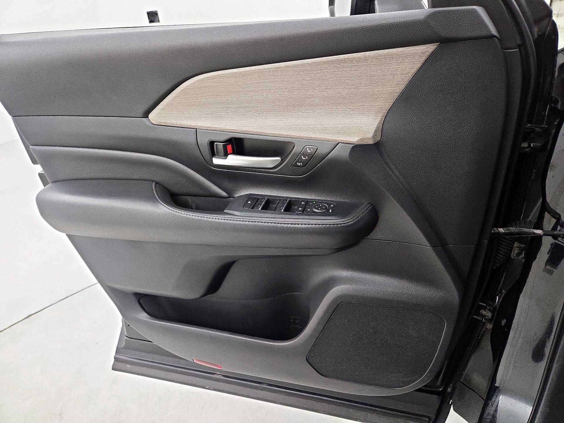 Thumbnail: 2024 Toyota Highlander - 12