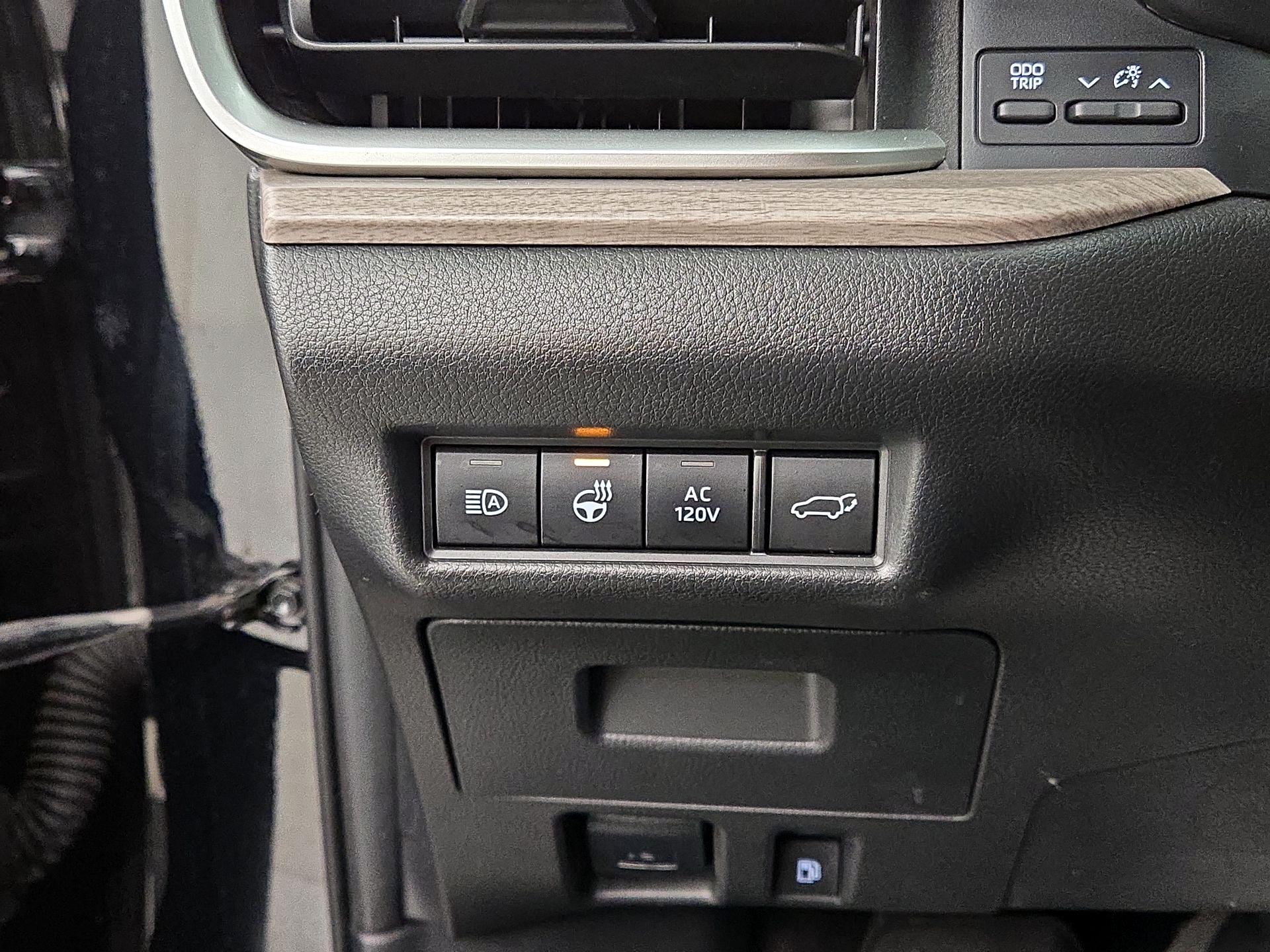 Thumbnail: 2024 Toyota Highlander - 13