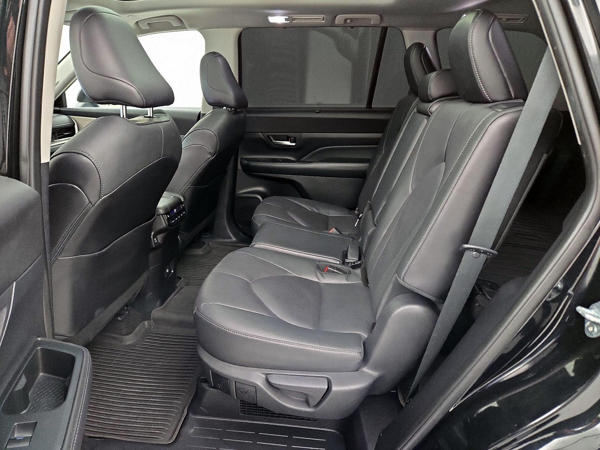 Thumbnail: 2024 Toyota Highlander - 20