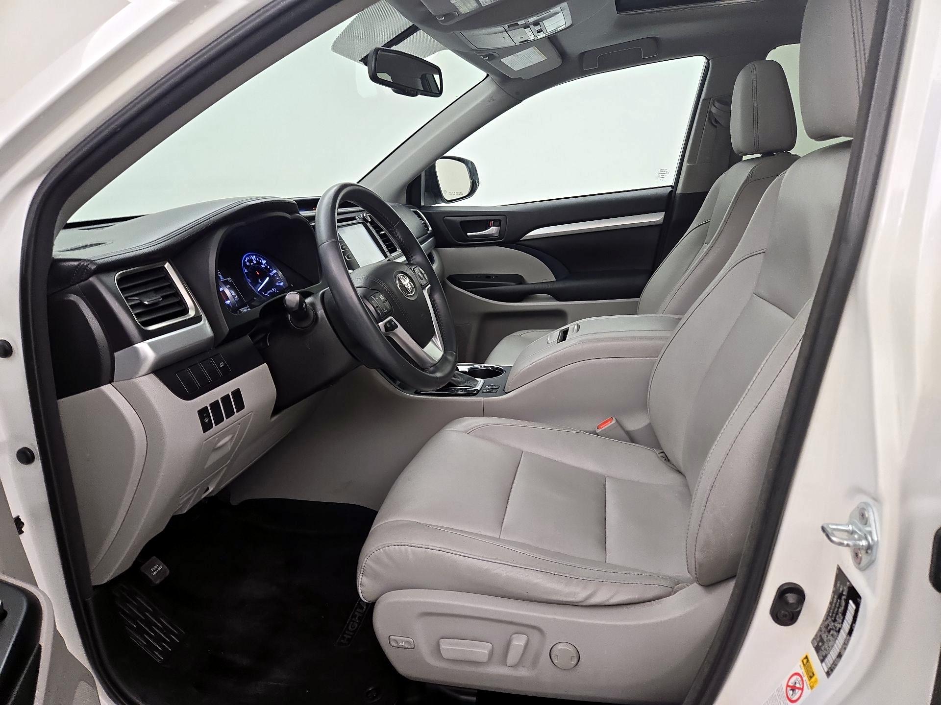 Thumbnail: 2016 Toyota Highlander - 11