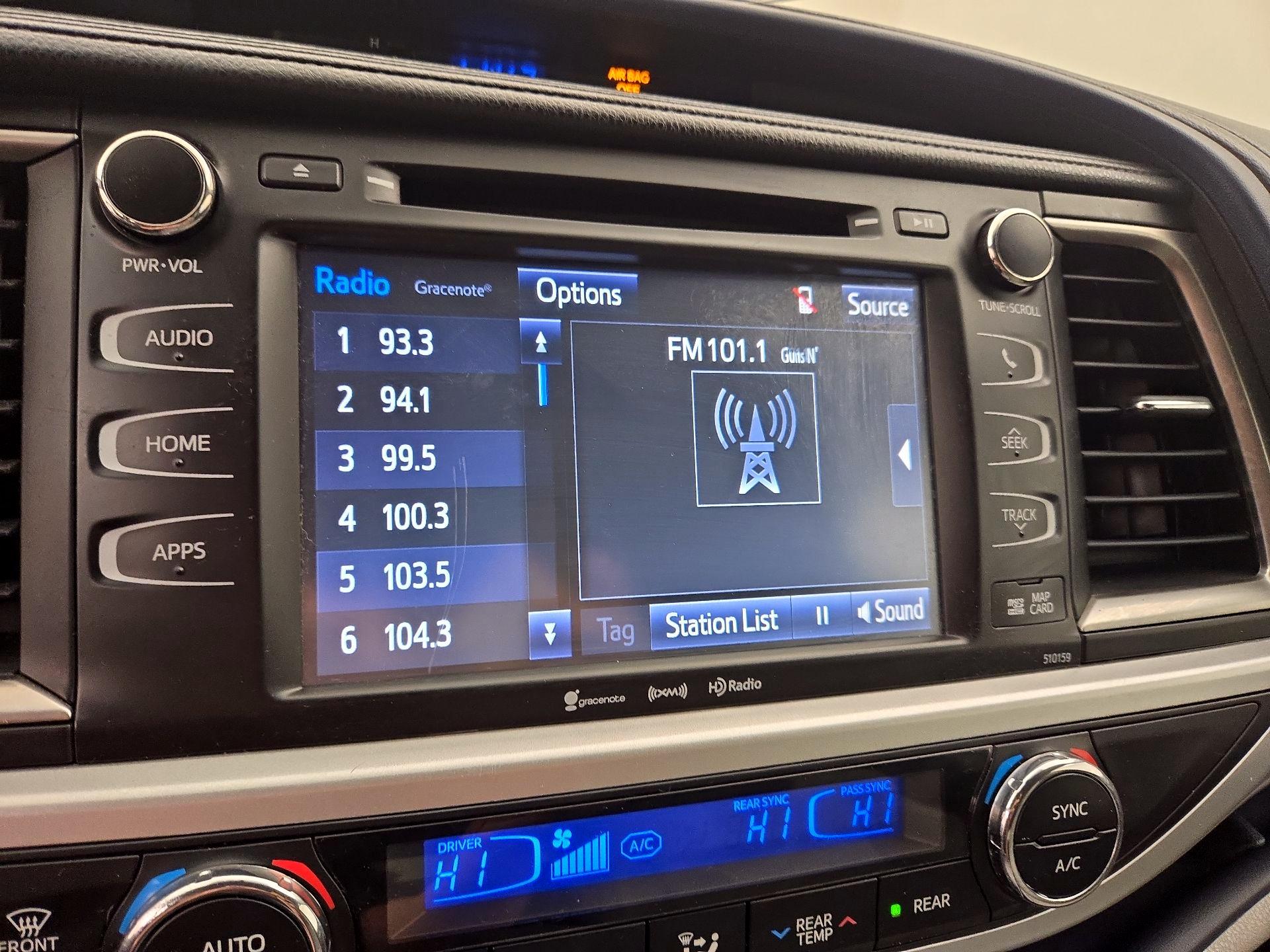 Thumbnail: 2016 Toyota Highlander - 16