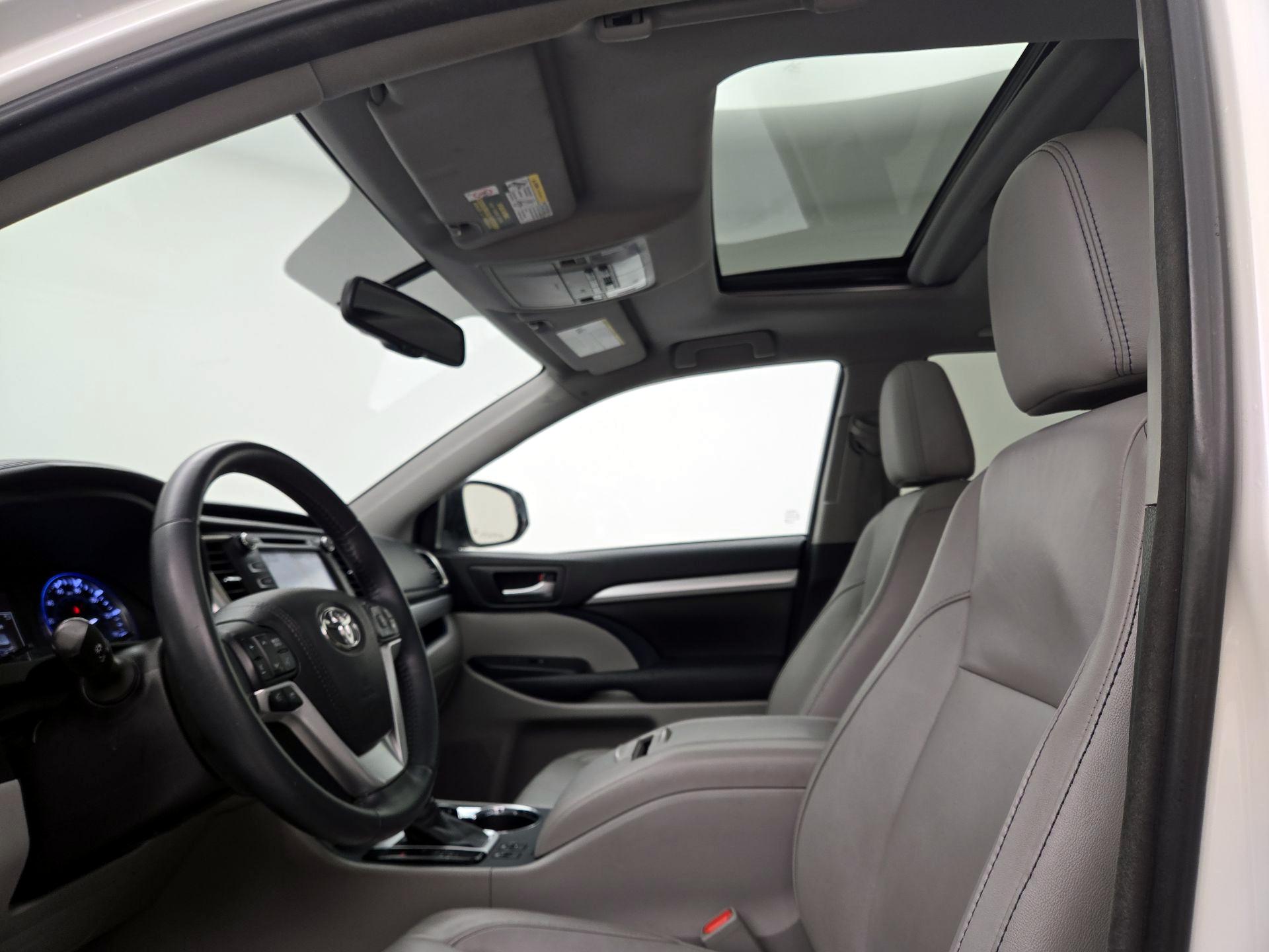 Thumbnail: 2016 Toyota Highlander - 20