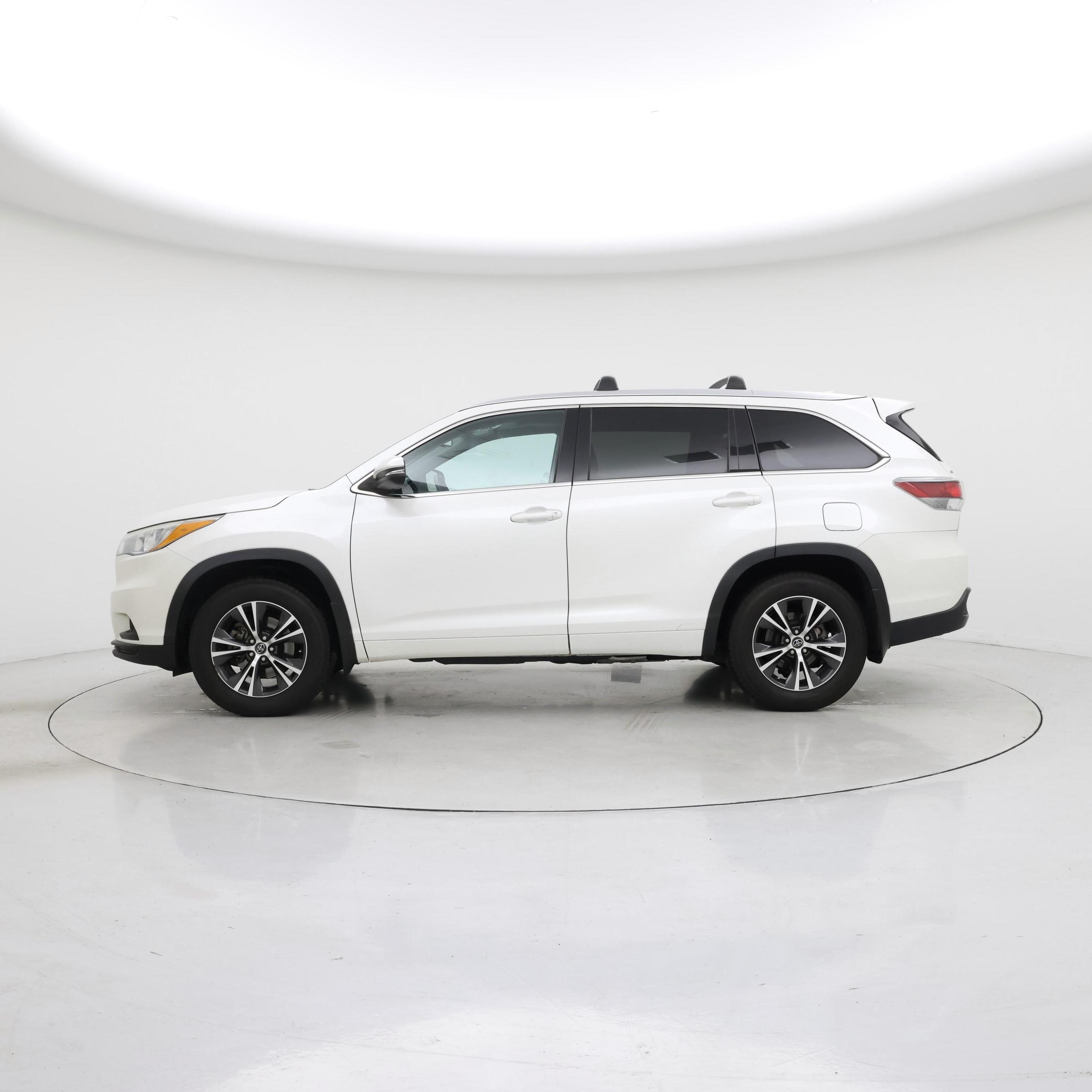 Thumbnail: 2016 Toyota Highlander - 3