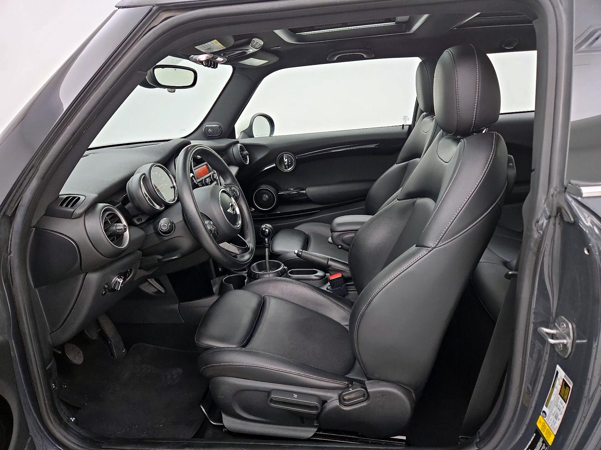 Thumbnail: 2015 MINI Cooper Hardtop - 11