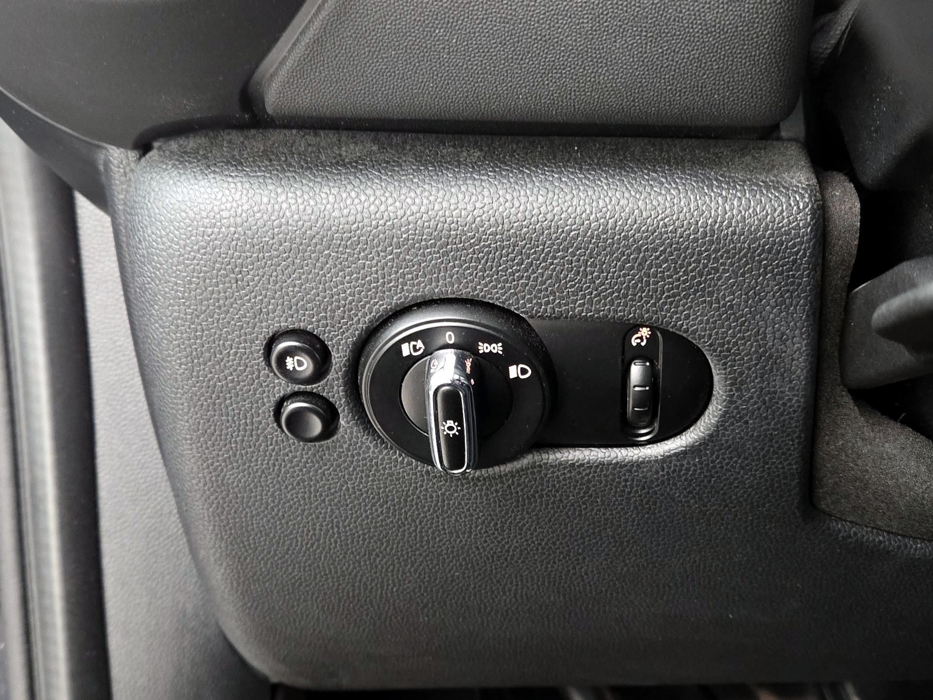 Thumbnail: 2015 MINI Cooper Hardtop - 13