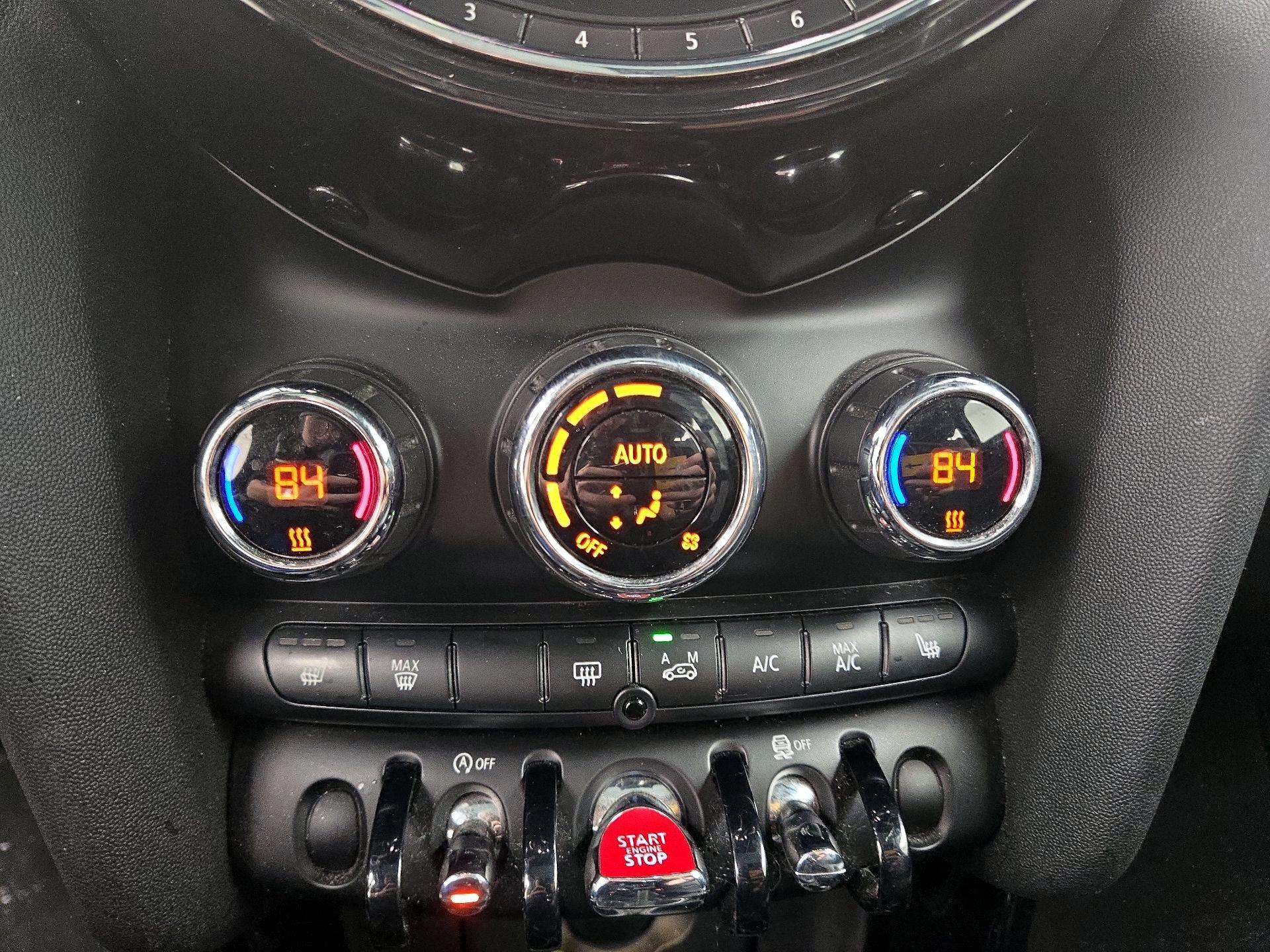 Thumbnail: 2015 MINI Cooper Hardtop - 15