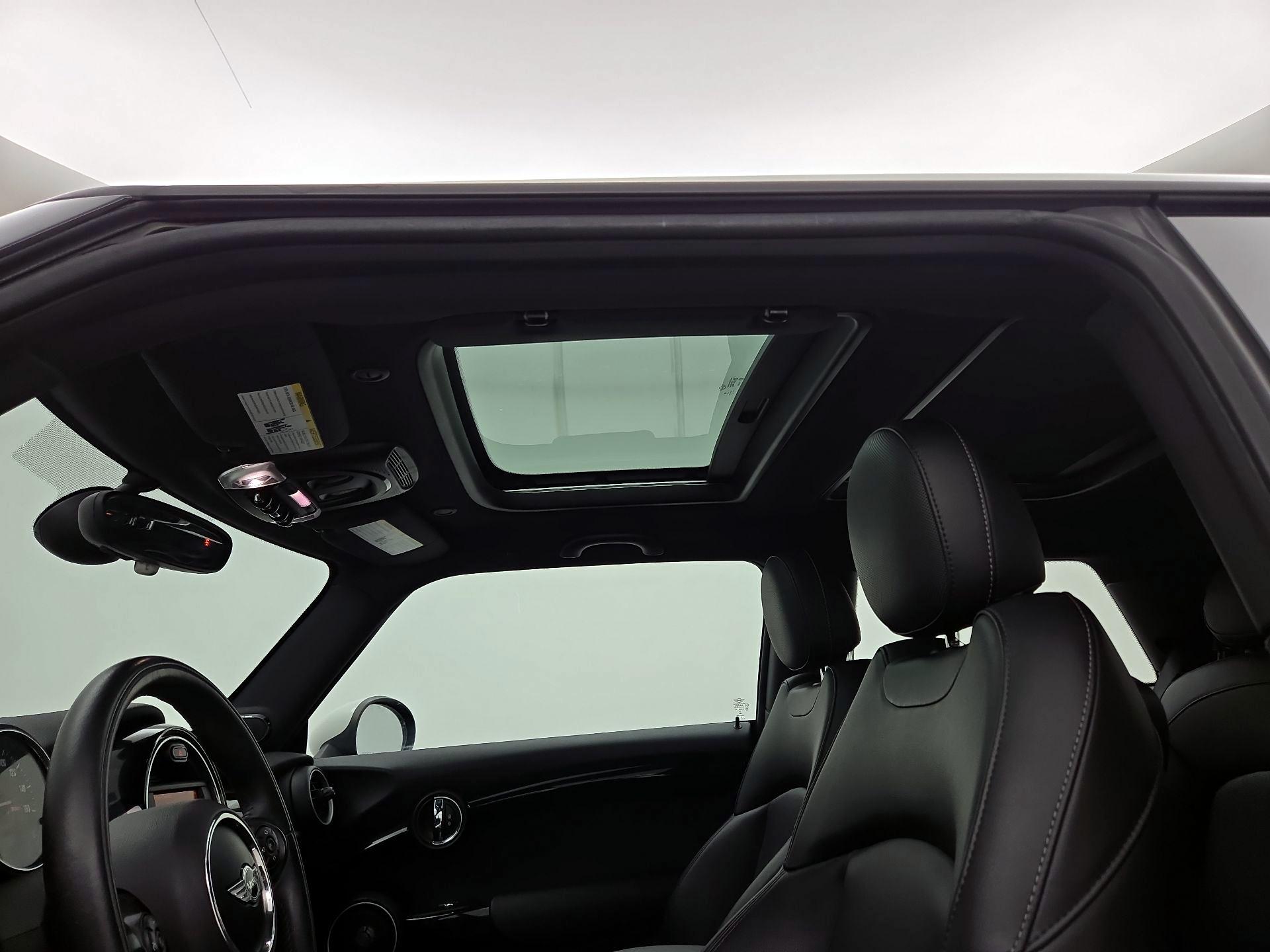 Thumbnail: 2015 MINI Cooper Hardtop - 18