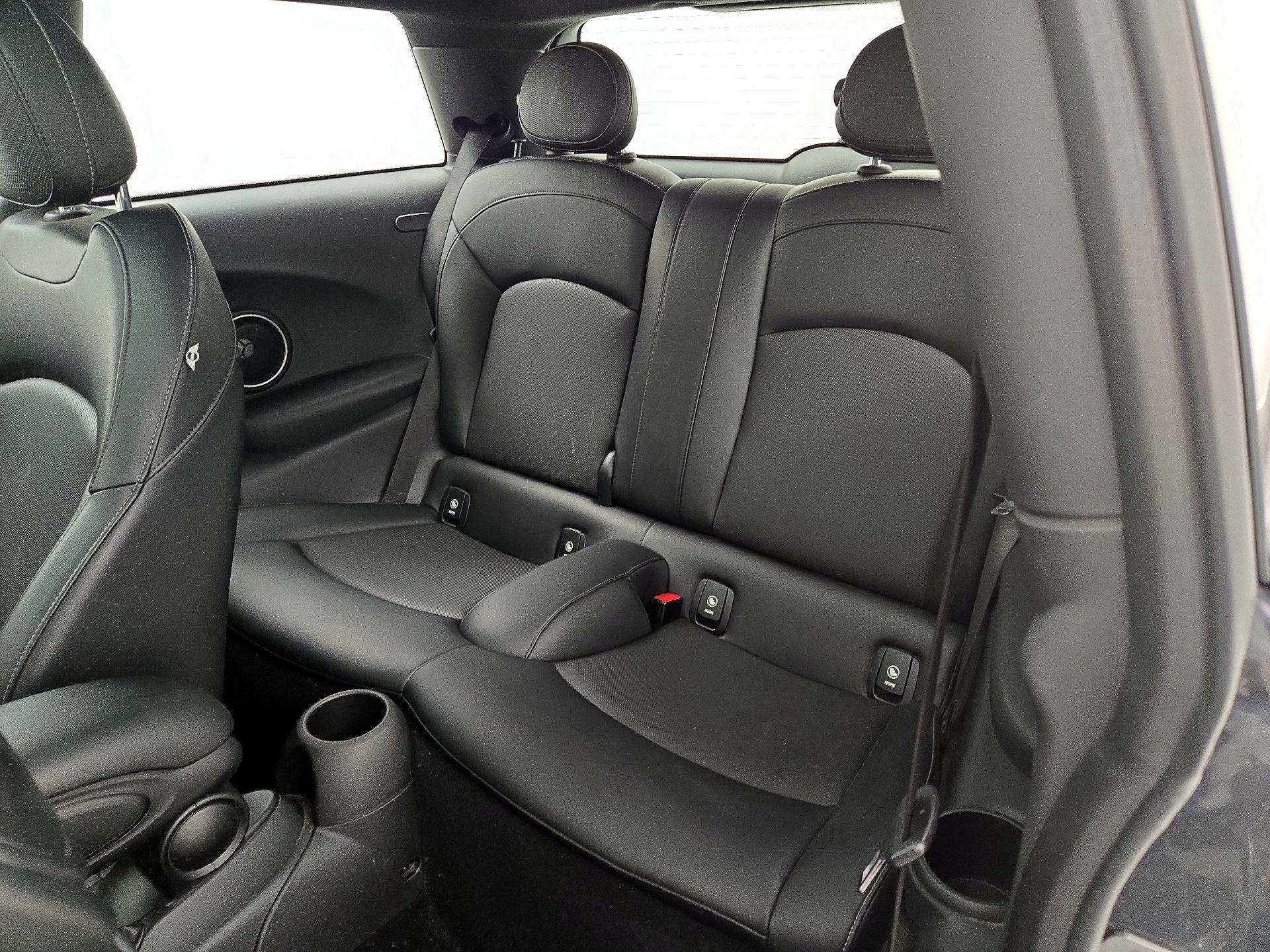 Thumbnail: 2015 MINI Cooper Hardtop - 19