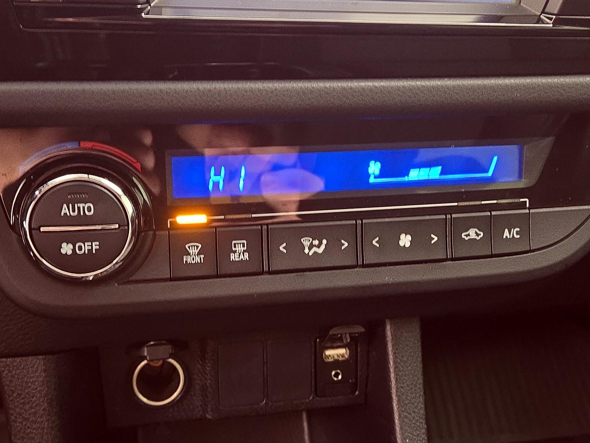 Thumbnail: 2016 Toyota Corolla - 16