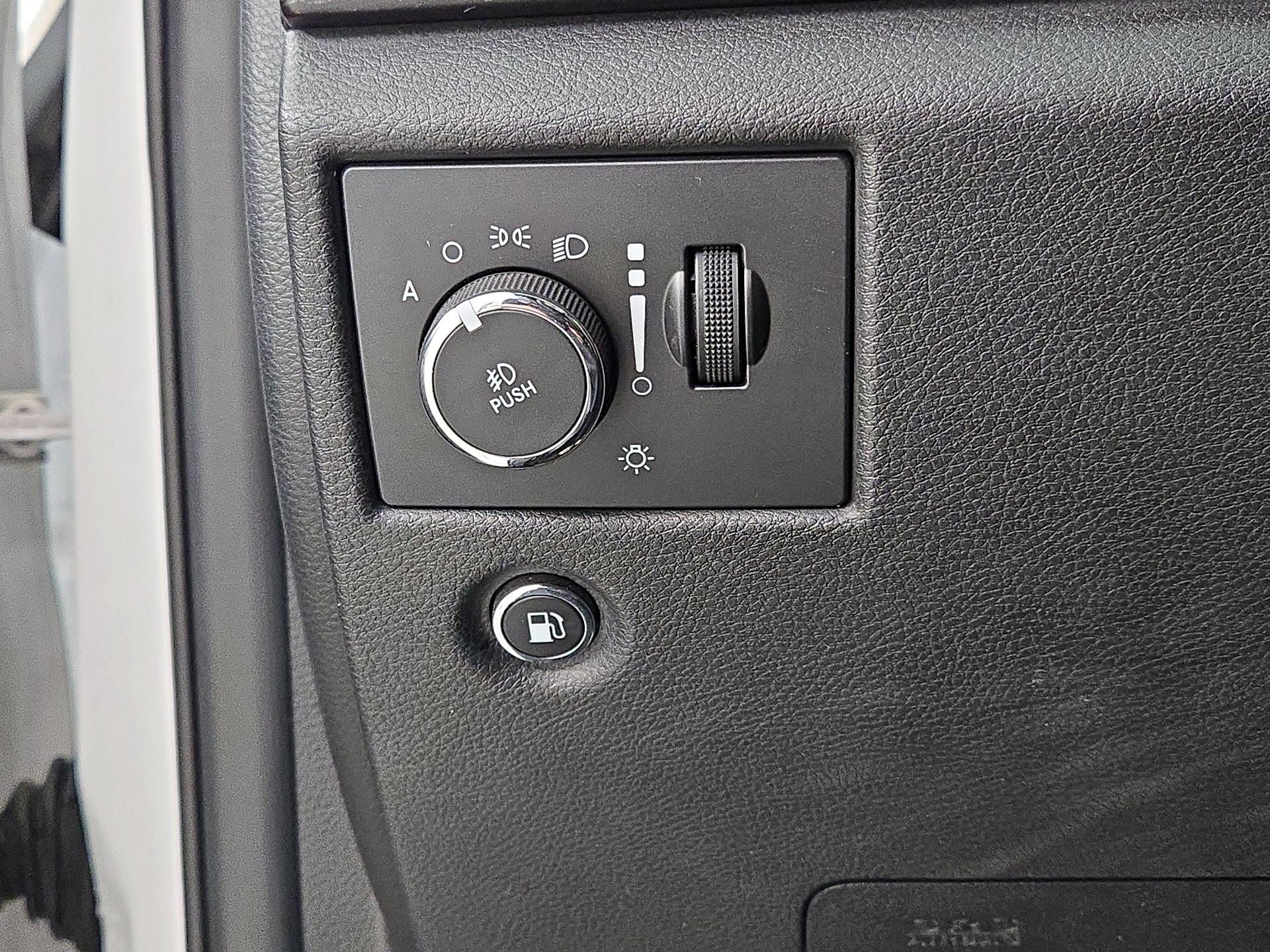 Thumbnail: 2015 Jeep Grand Cherokee - 13