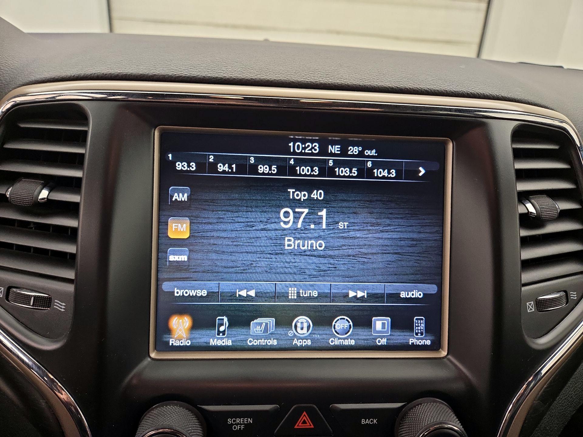 Thumbnail: 2015 Jeep Grand Cherokee - 15