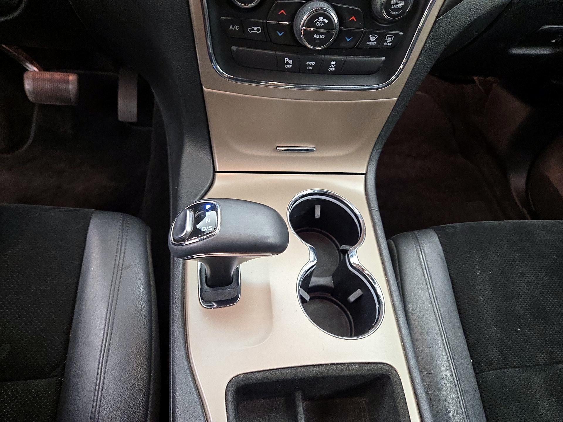 Thumbnail: 2015 Jeep Grand Cherokee - 17