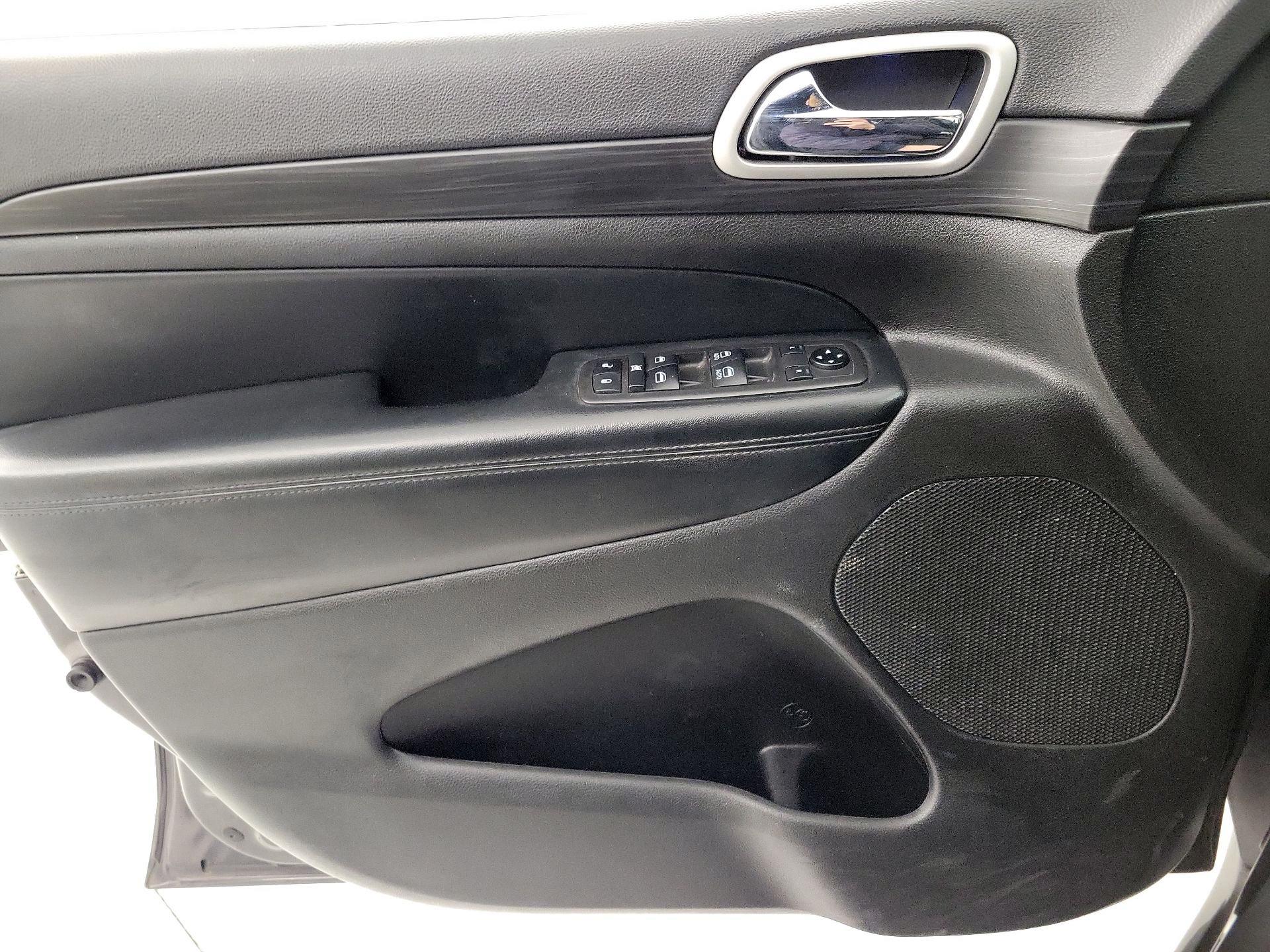 Thumbnail: 2021 Jeep Grand Cherokee - 12