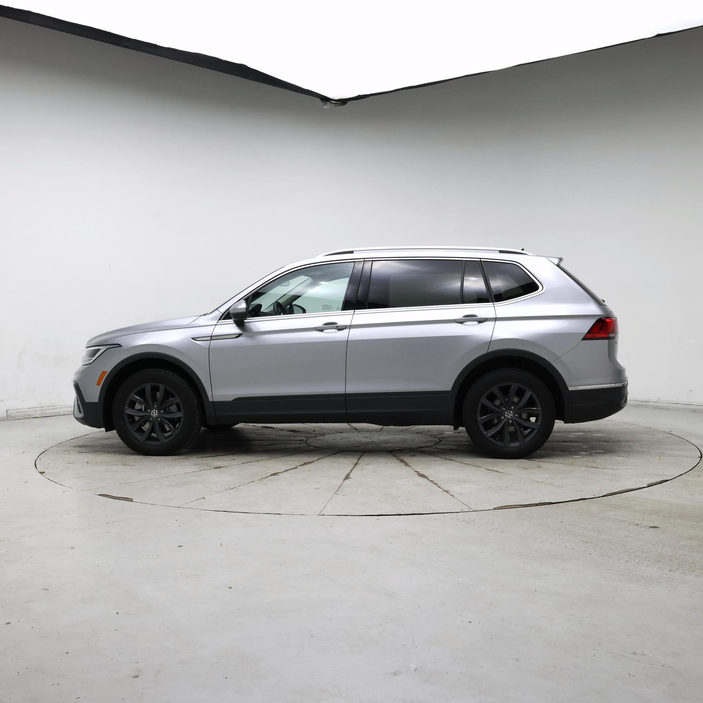 Thumbnail: 2024 Volkswagen Tiguan - 3