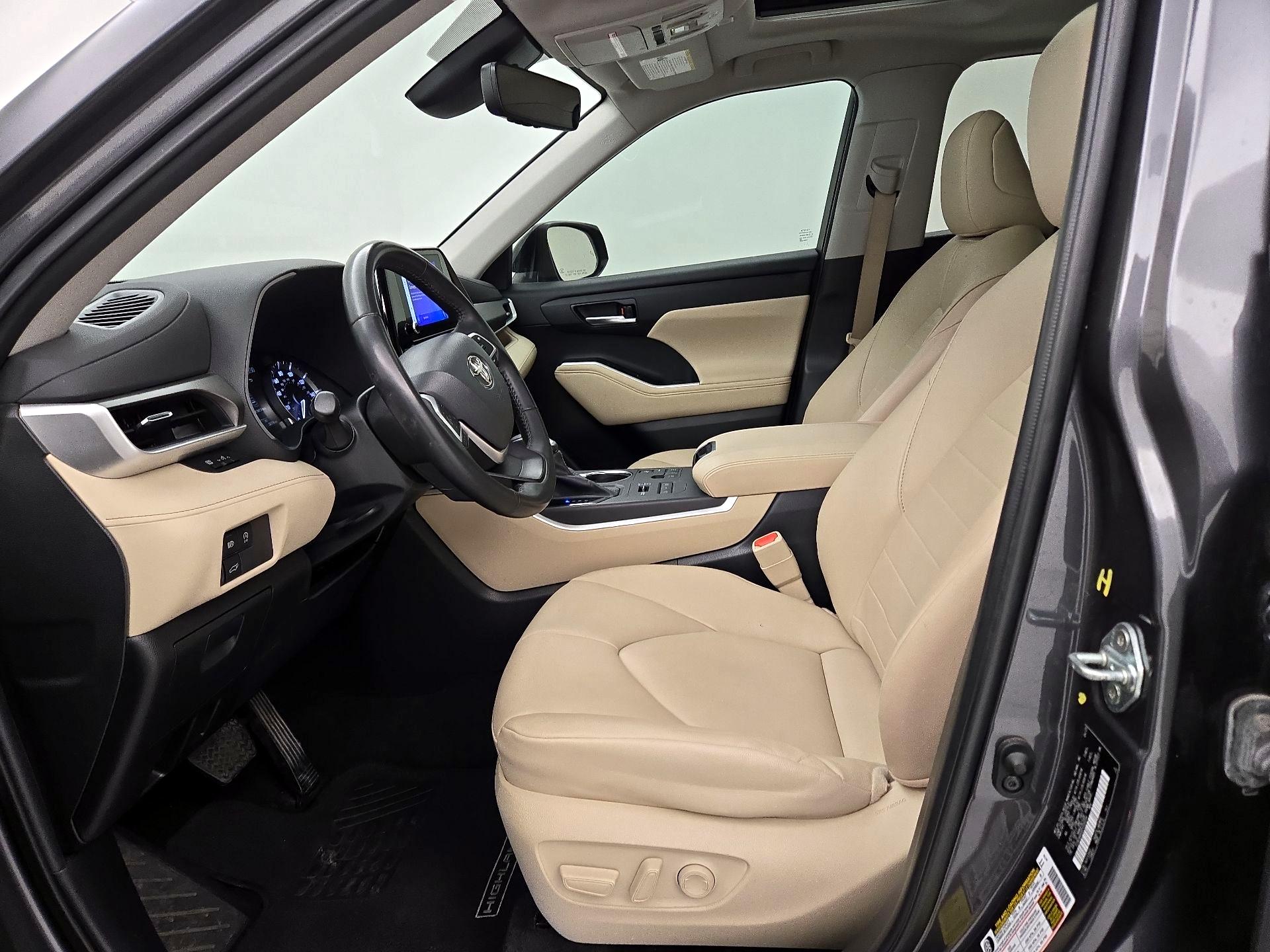 Thumbnail: 2023 Toyota Highlander - 11