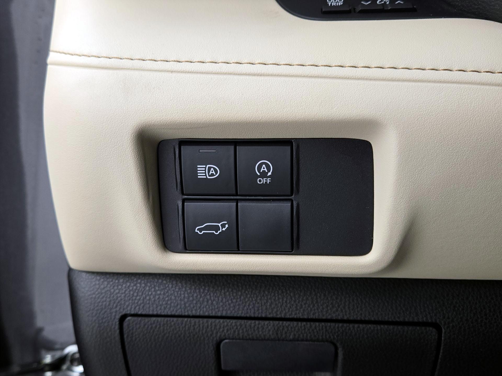 Thumbnail: 2023 Toyota Highlander - 13