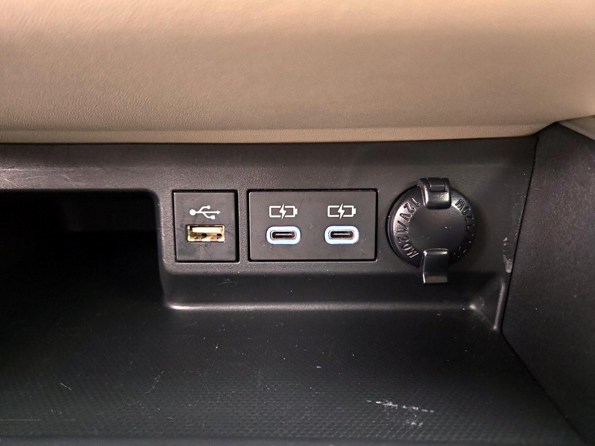 Thumbnail: 2023 Toyota Highlander - 18