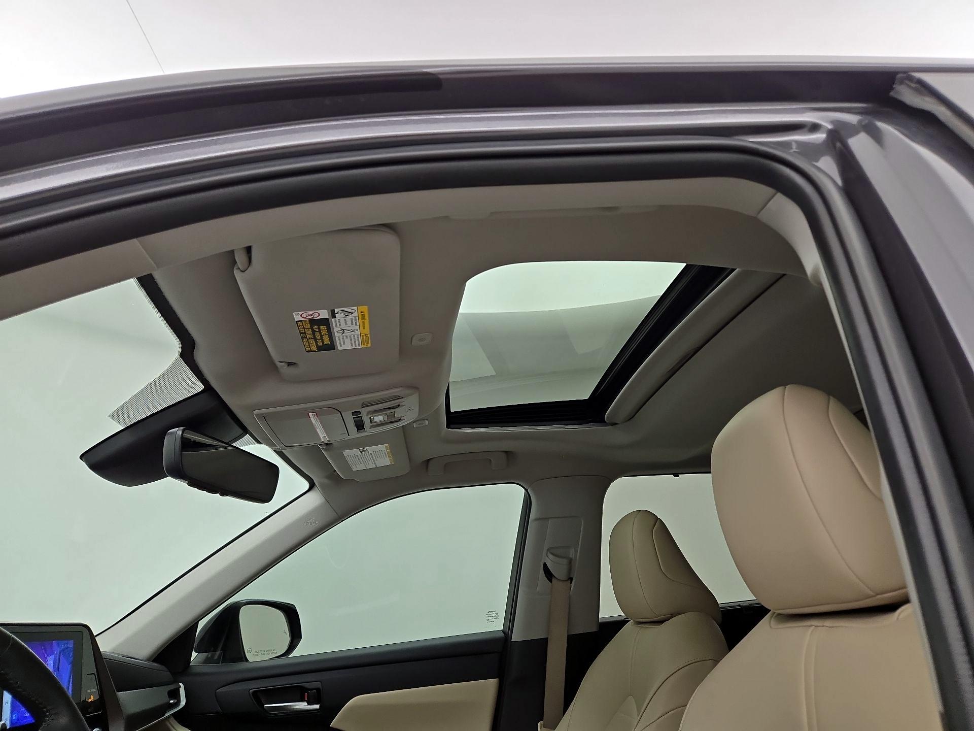 Thumbnail: 2023 Toyota Highlander - 19