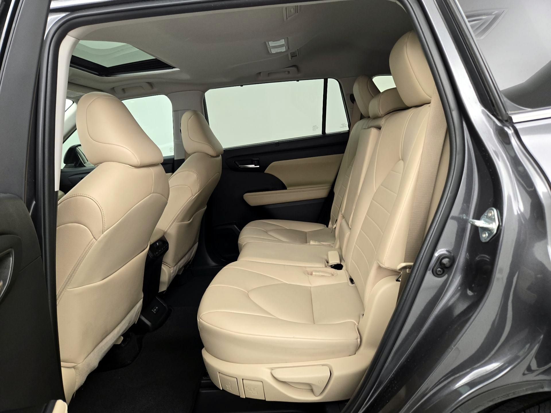 Thumbnail: 2023 Toyota Highlander - 20